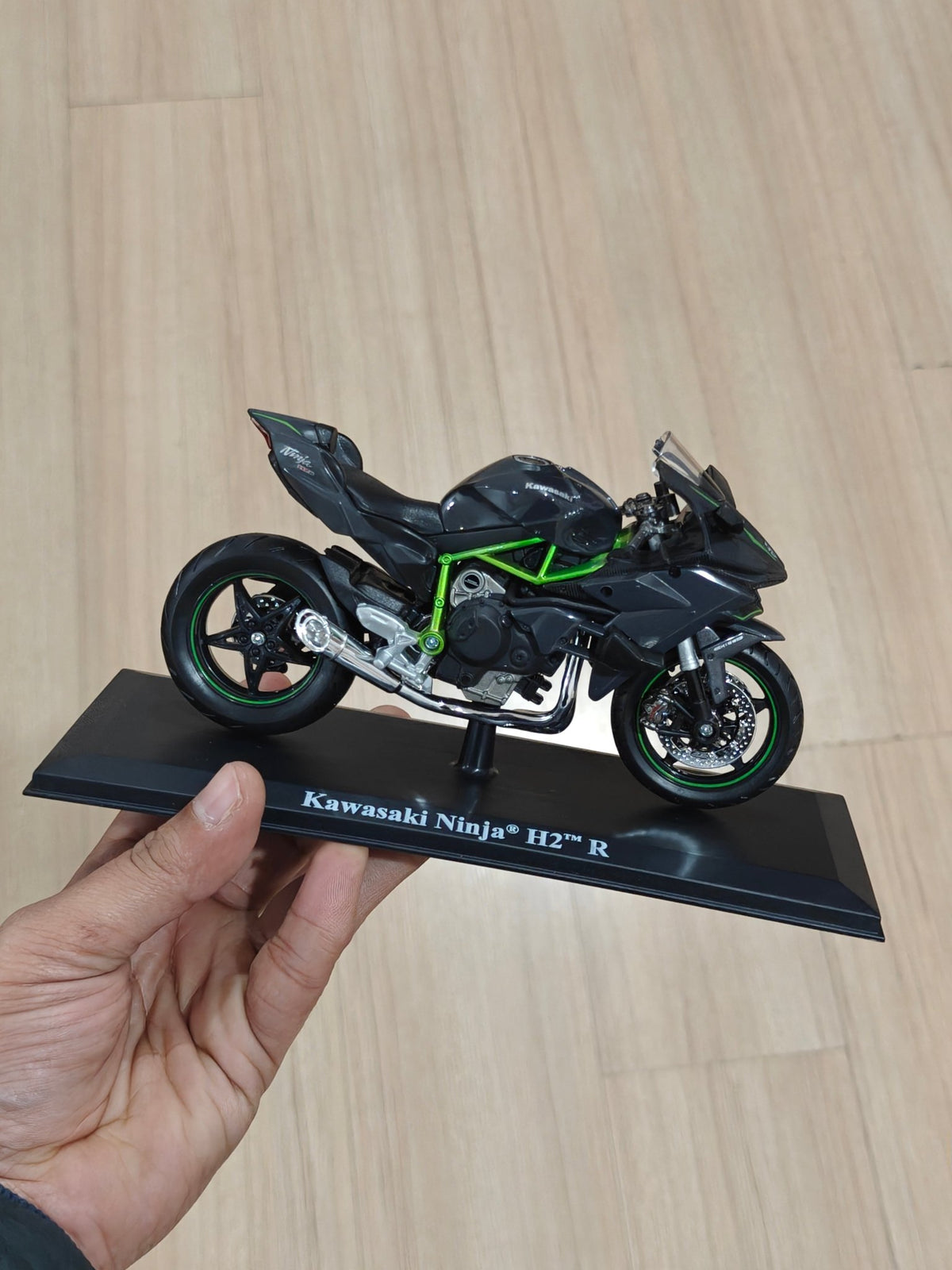 1:12 Maisto Kawasaki Ninja H2R (Unboxed - New) - Kinder Logs