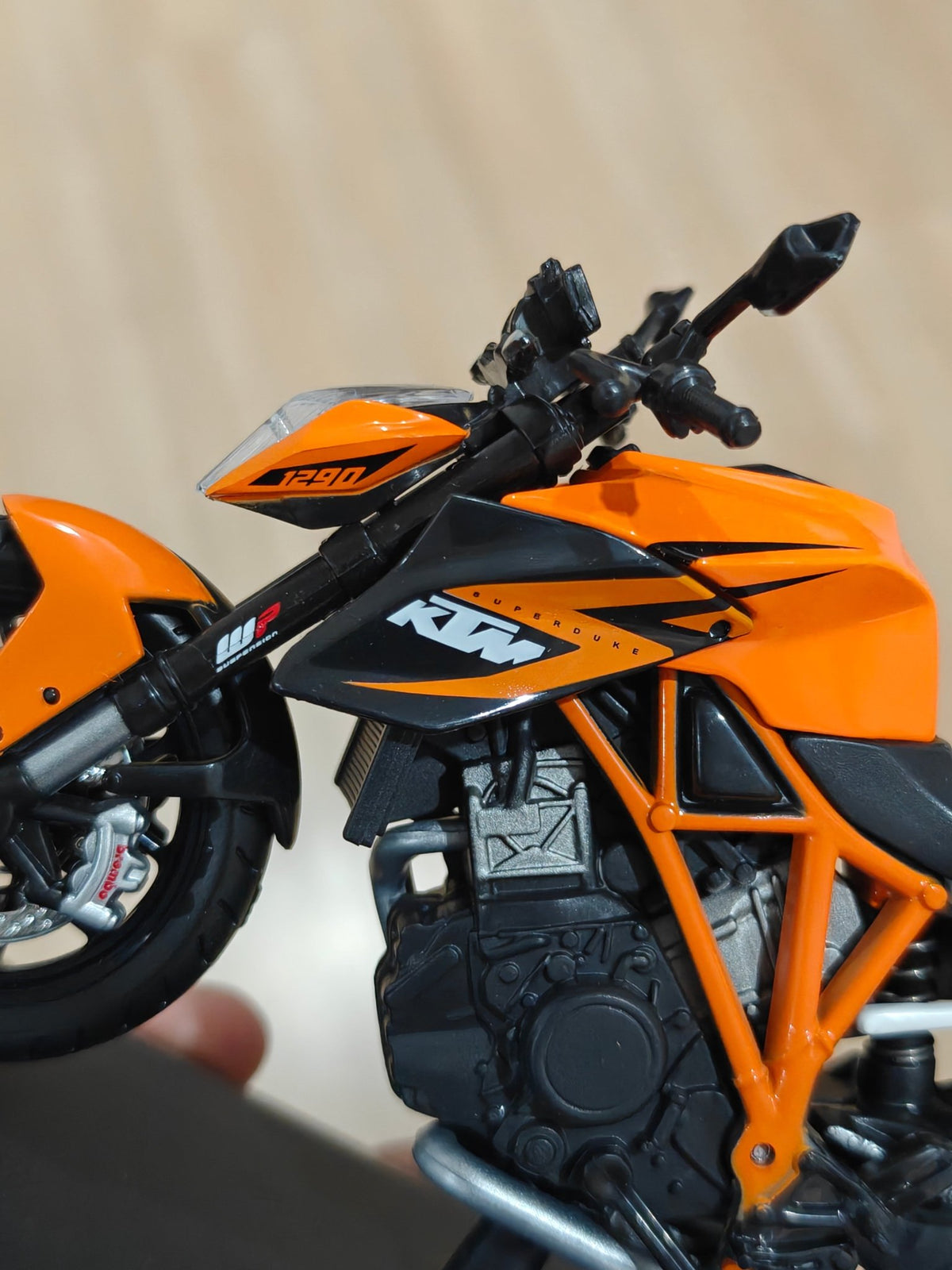 1:12 Maisto KTM 1290 Super Duke R (Unboxed - New) - Kinder Logs