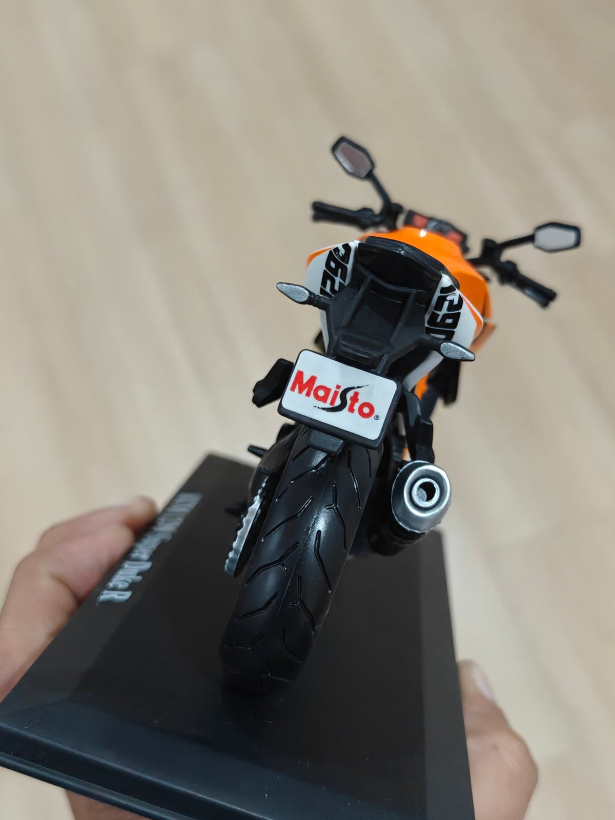 1:12 Maisto KTM 1290 Super Duke R (Unboxed - New) - Kinder Logs