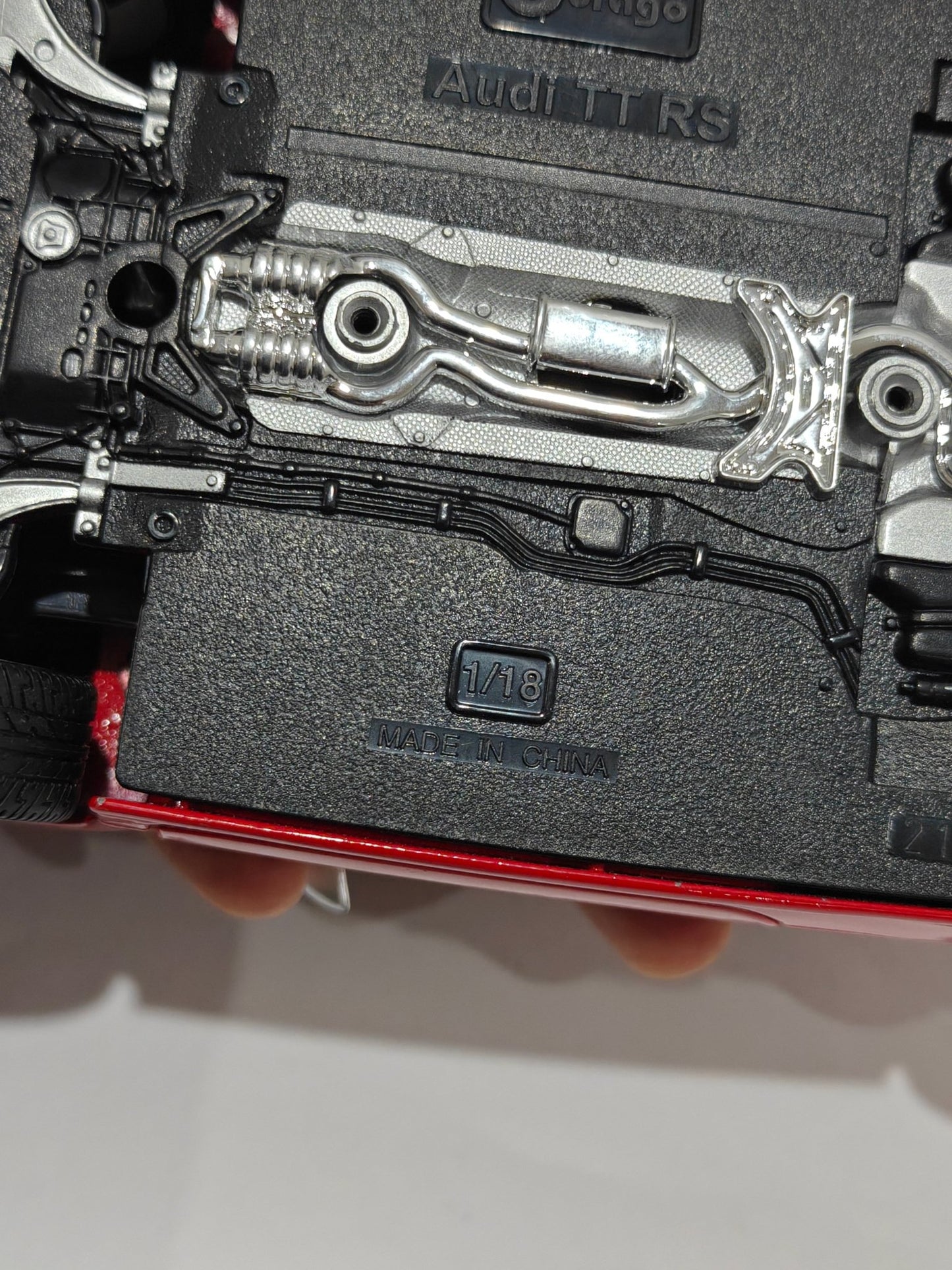 1:18 Bburago Audi TT RS (Pre - Owned) - Kinder Logs