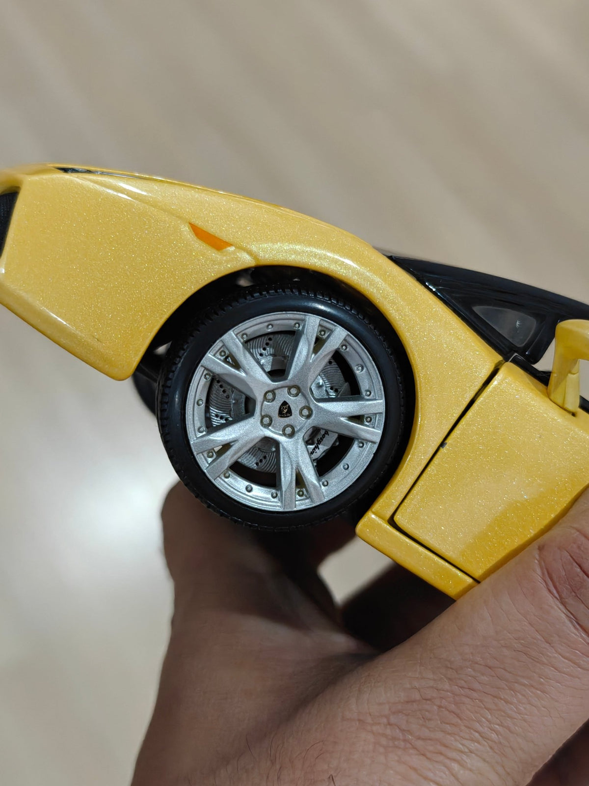 1:18 Bburago Lamborghini Gallardo Spyder - Yellow Color (Pre - Owned) - Kinder Logs