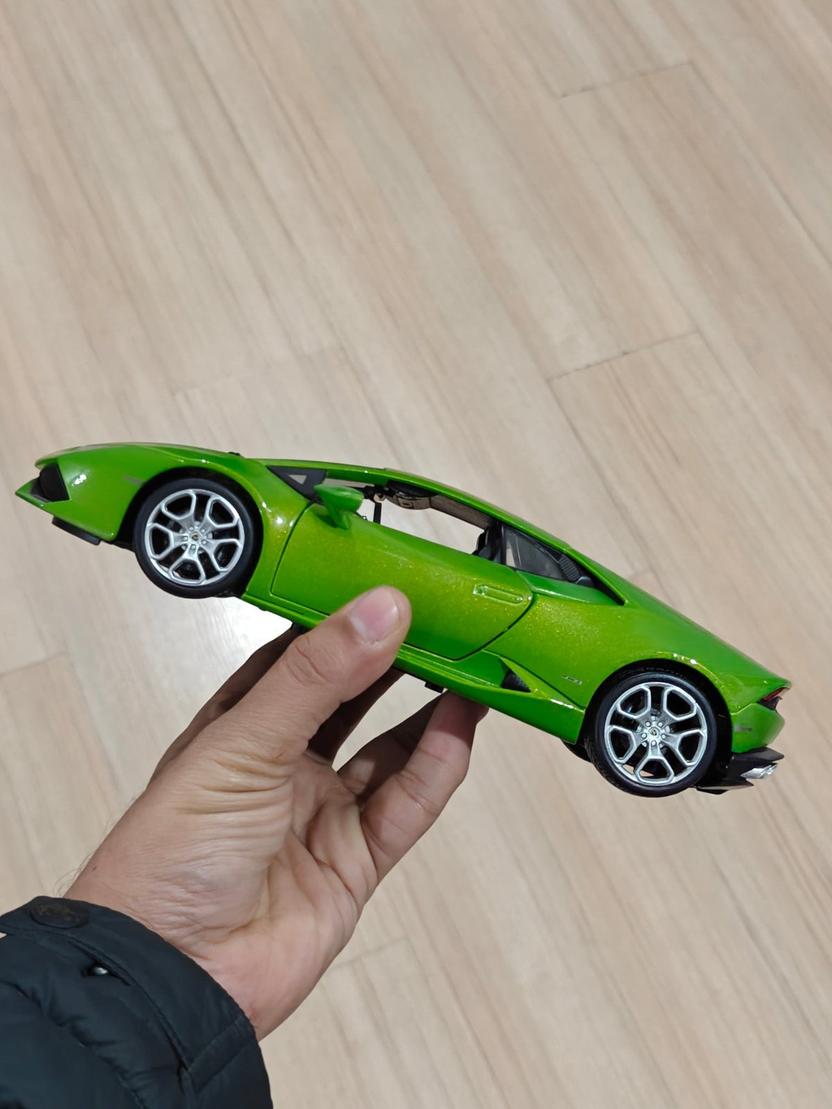 1:18 Bburago Lamborghini Huracan LP610 - 4 - Green Color (Pre - Owned) - Kinder Logs