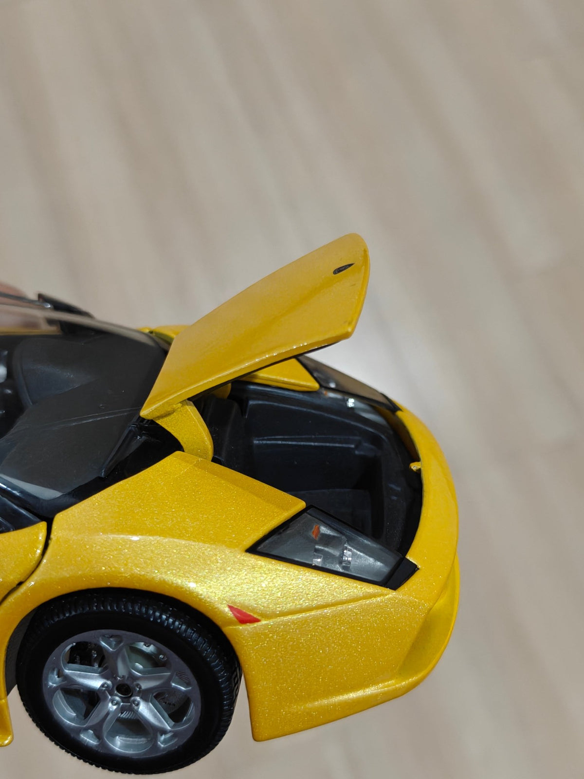 1:18 Bburago Lamborghini Murcielago Roadster - Yellow Color (Pre - Owned) - Kinder Logs