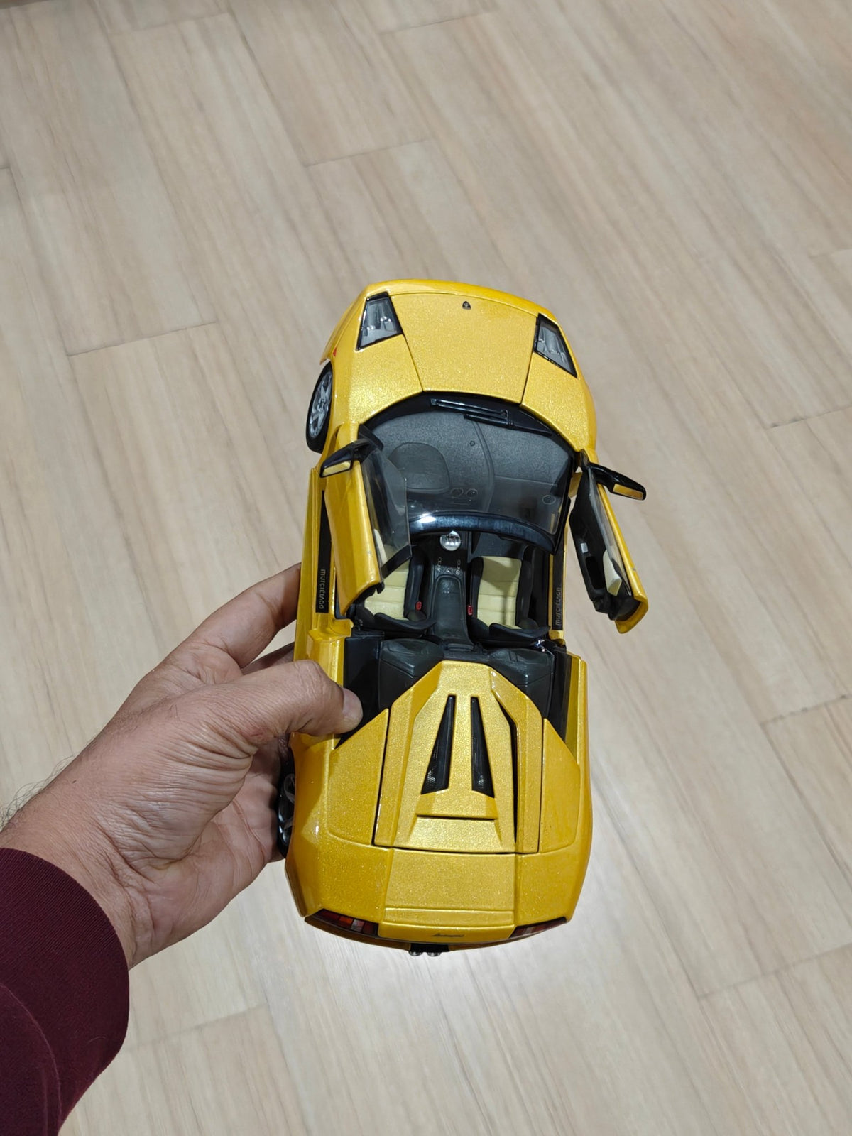 1:18 Bburago Lamborghini Murcielago Roadster - Yellow Color (Pre - Owned) - Kinder Logs