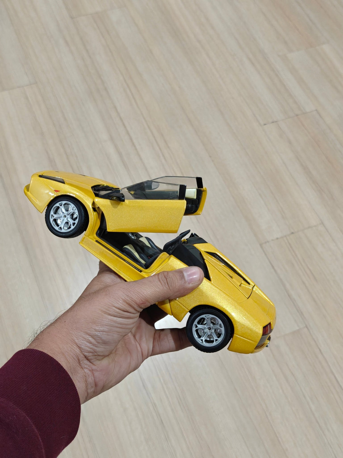 1:18 Bburago Lamborghini Murcielago Roadster - Yellow Color (Pre - Owned) - Kinder Logs