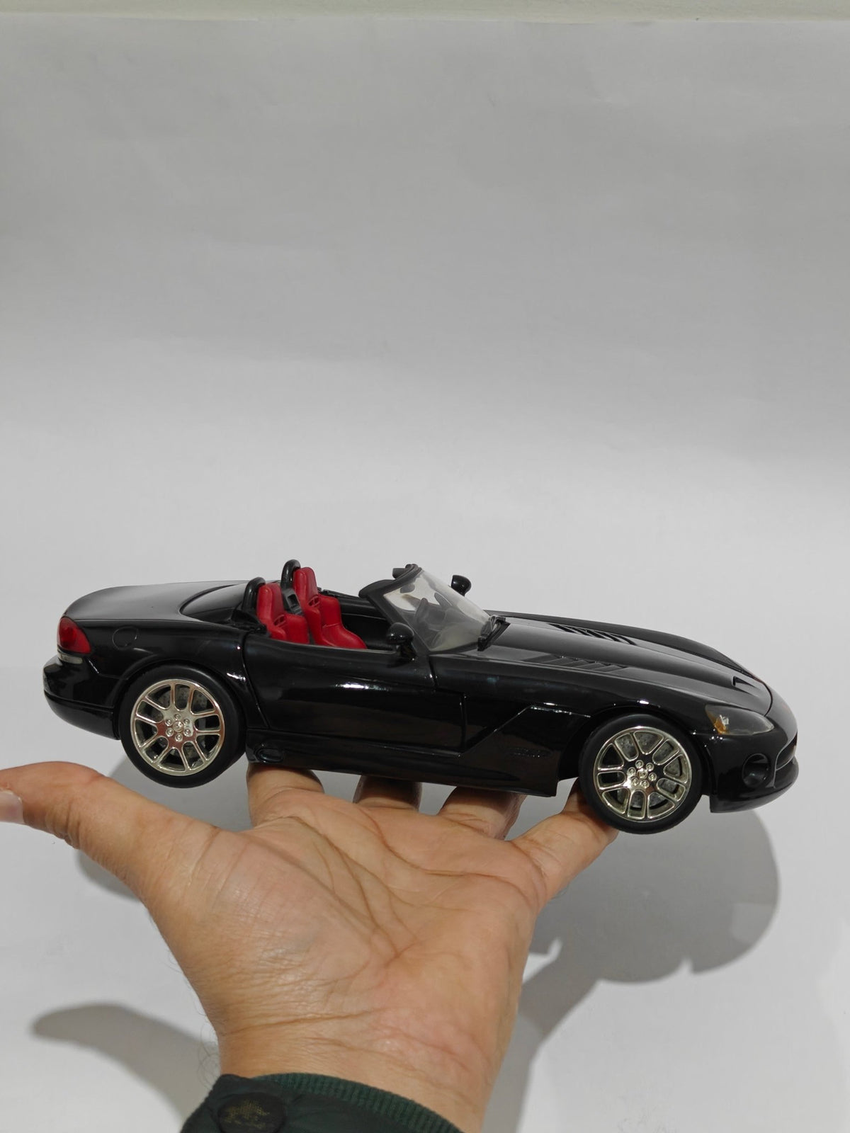 1:18 Hot Wheels Dodge Viper Roadster (Pre - Owned) - Kinder Logs