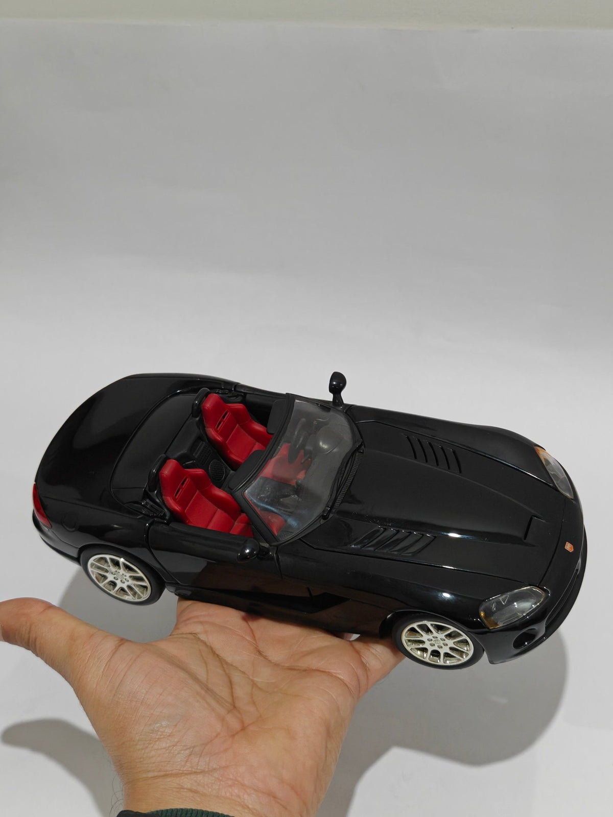 1:18 Hot Wheels Dodge Viper Roadster (Pre - Owned) - Kinder Logs