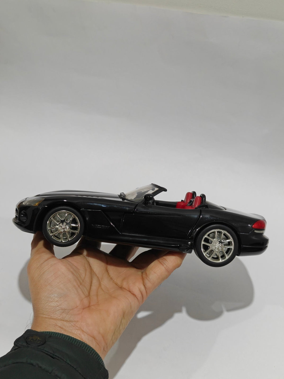 1:18 Hot Wheels Dodge Viper Roadster (Pre - Owned) - Kinder Logs