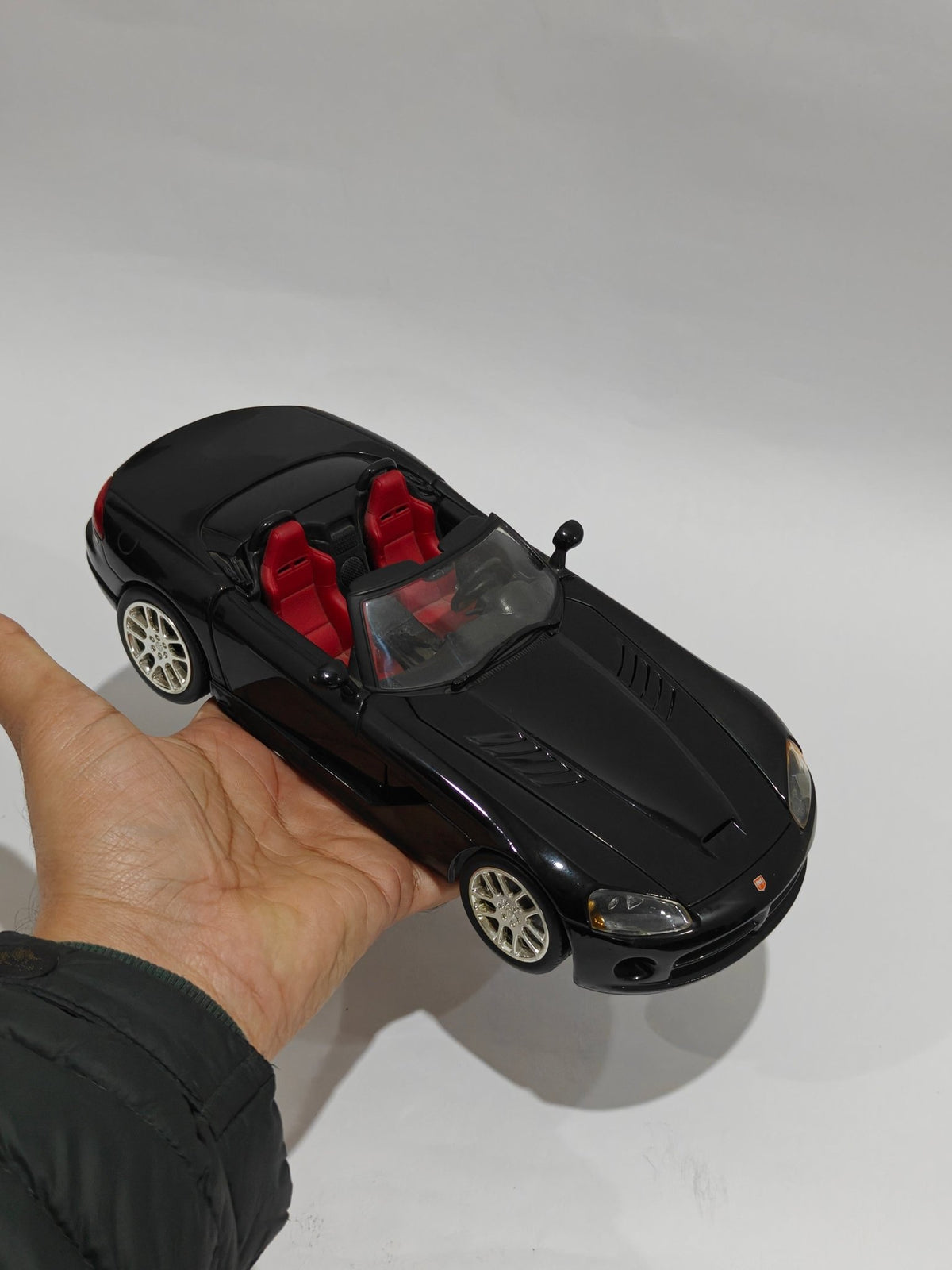 1:18 Hot Wheels Dodge Viper Roadster (Pre - Owned) - Kinder Logs
