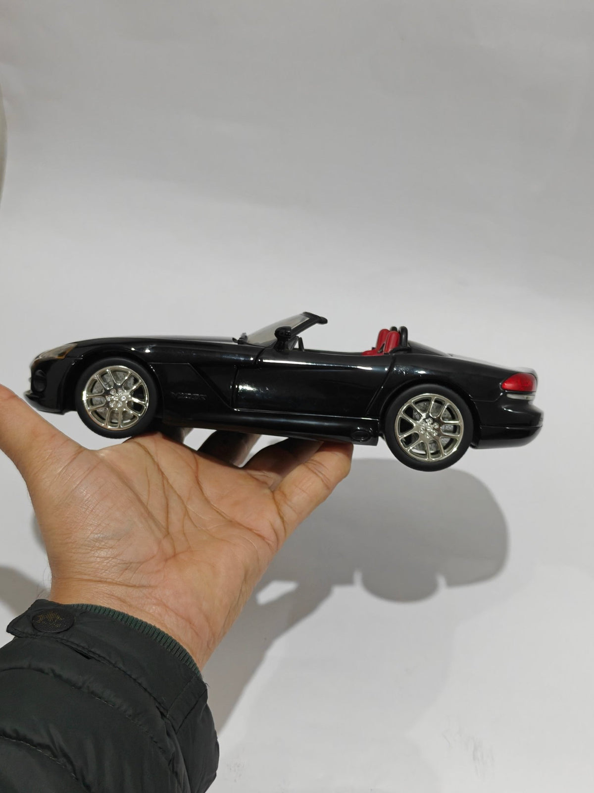 1:18 Hot Wheels Dodge Viper Roadster (Pre - Owned) - Kinder Logs