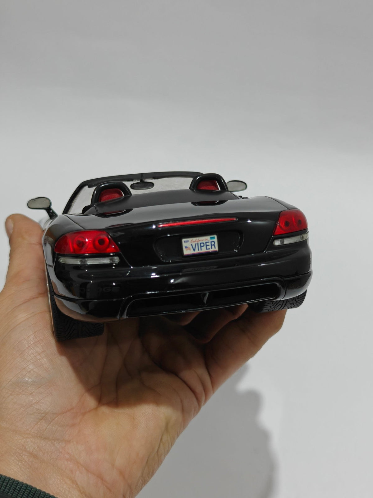 1:18 Hot Wheels Dodge Viper Roadster (Pre - Owned) - Kinder Logs