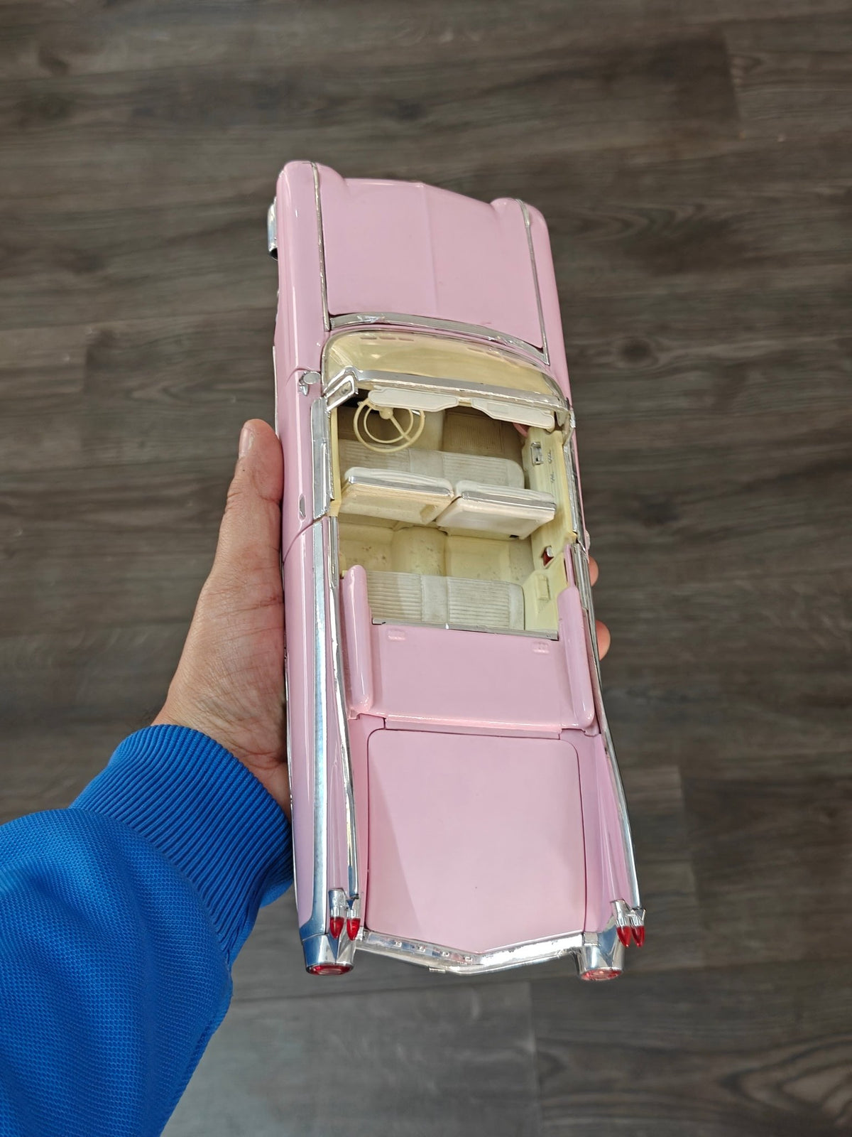 1:18 Maisto 1959 Cadillac Eldorado Biarritz Convertible (Pre - Owned) - Kinder Logs