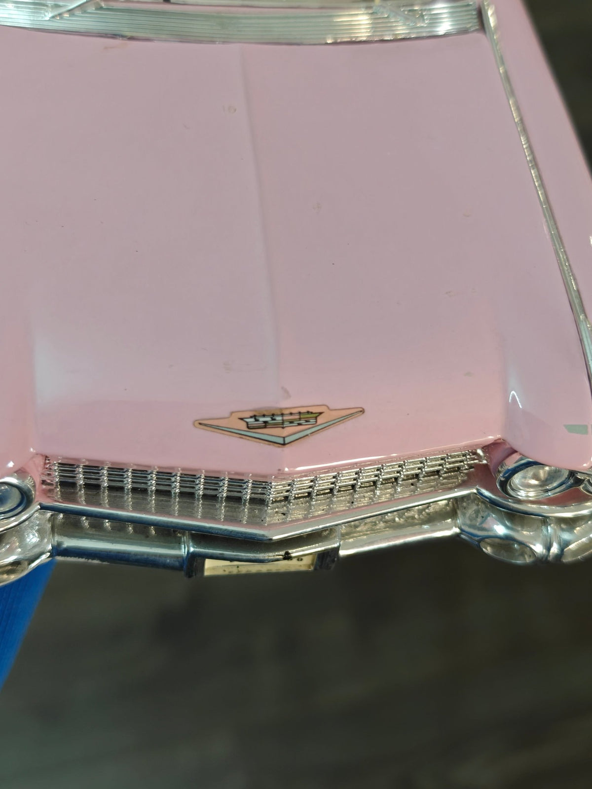 1:18 Maisto 1959 Cadillac Eldorado Biarritz Convertible (Pre - Owned) - Kinder Logs