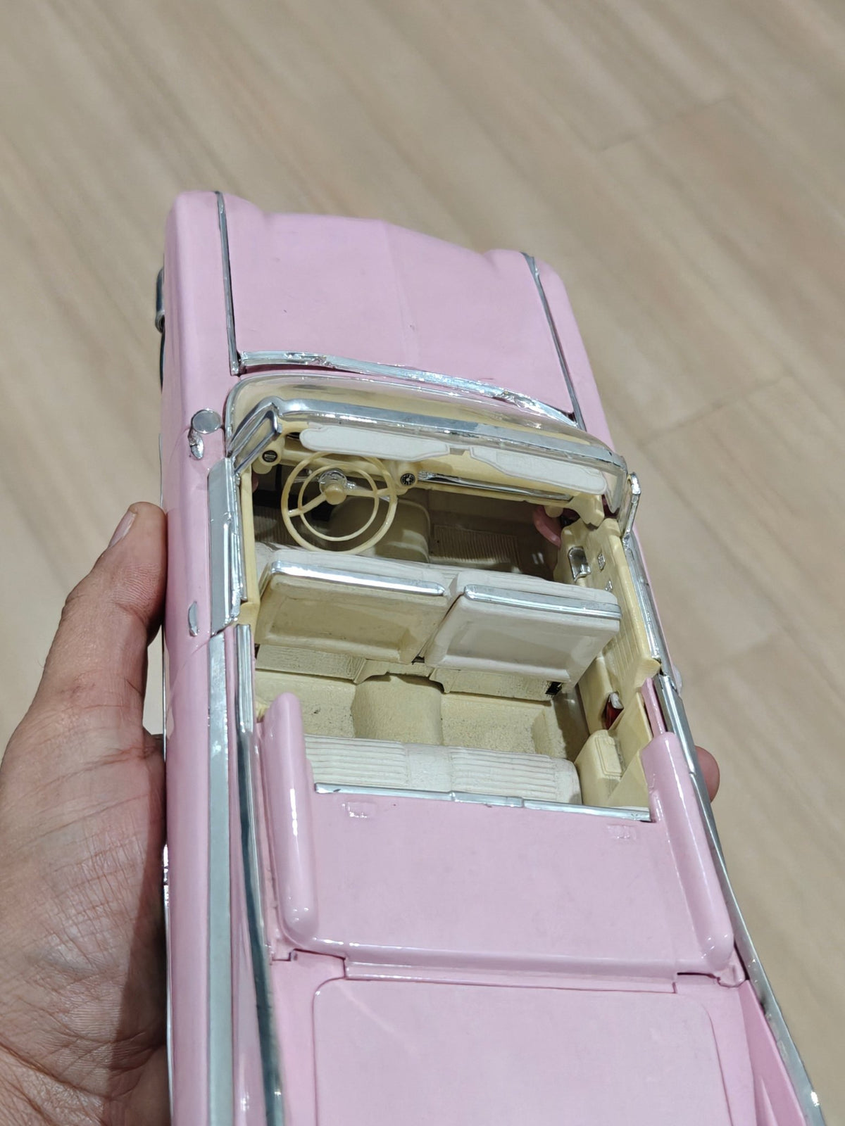 1:18 Maisto 1959 Cadillac Eldorado Biarritz Convertible (Pre - Owned) - Kinder Logs