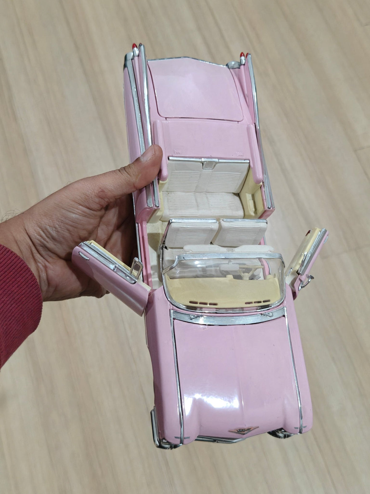 1:18 Maisto 1959 Cadillac Eldorado Biarritz Convertible (Pre - Owned) - Kinder Logs