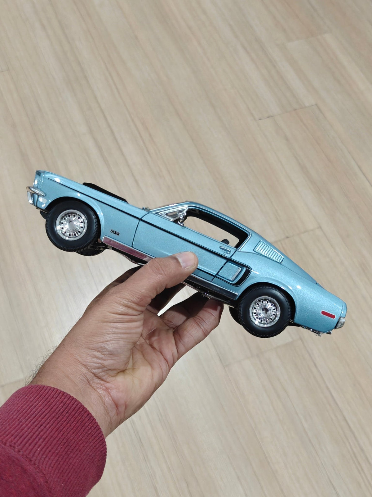 1:18 Maisto 1968 Ford Mustang GT (Pre - Owned) - Kinder Logs