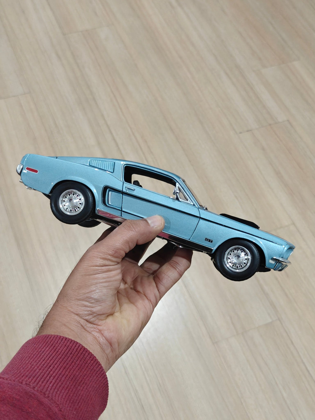 1:18 Maisto 1968 Ford Mustang GT (Pre - Owned) - Kinder Logs