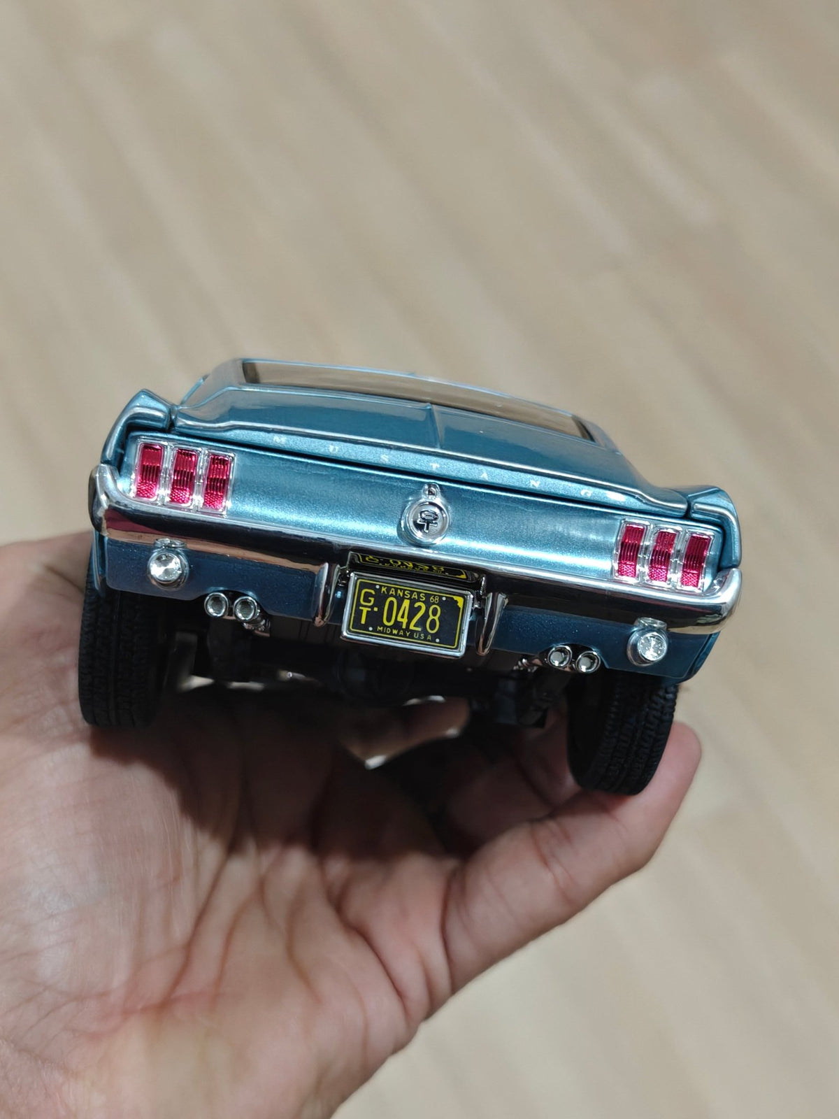 1:18 Maisto 1968 Ford Mustang GT (Pre - Owned) - Kinder Logs