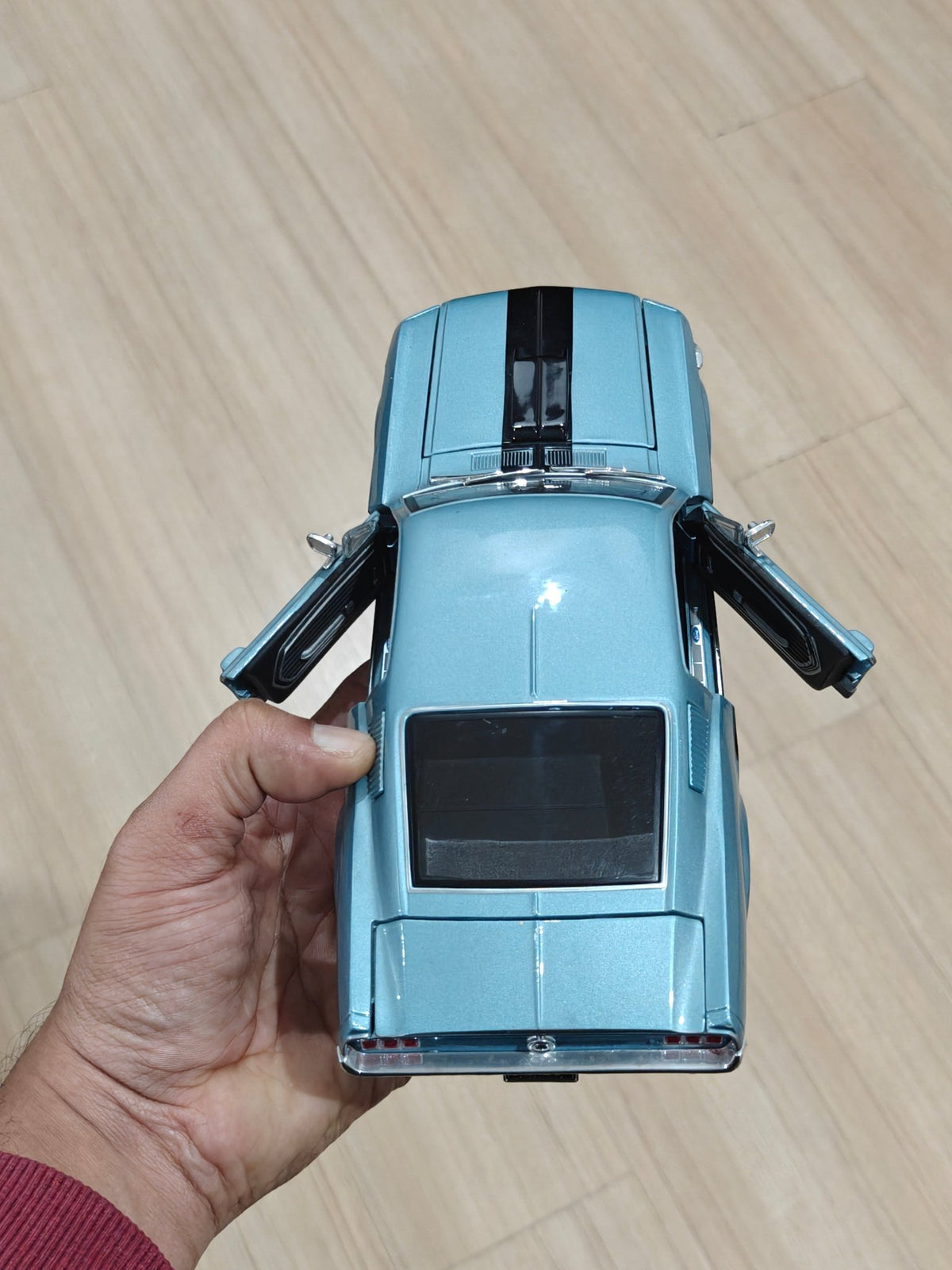 1:18 Maisto 1968 Ford Mustang GT (Pre - Owned) - Kinder Logs