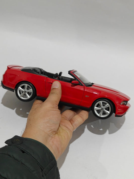 1:18 Maisto 2010 Ford Mustang GT (Pre - Owned) - Kinder Logs