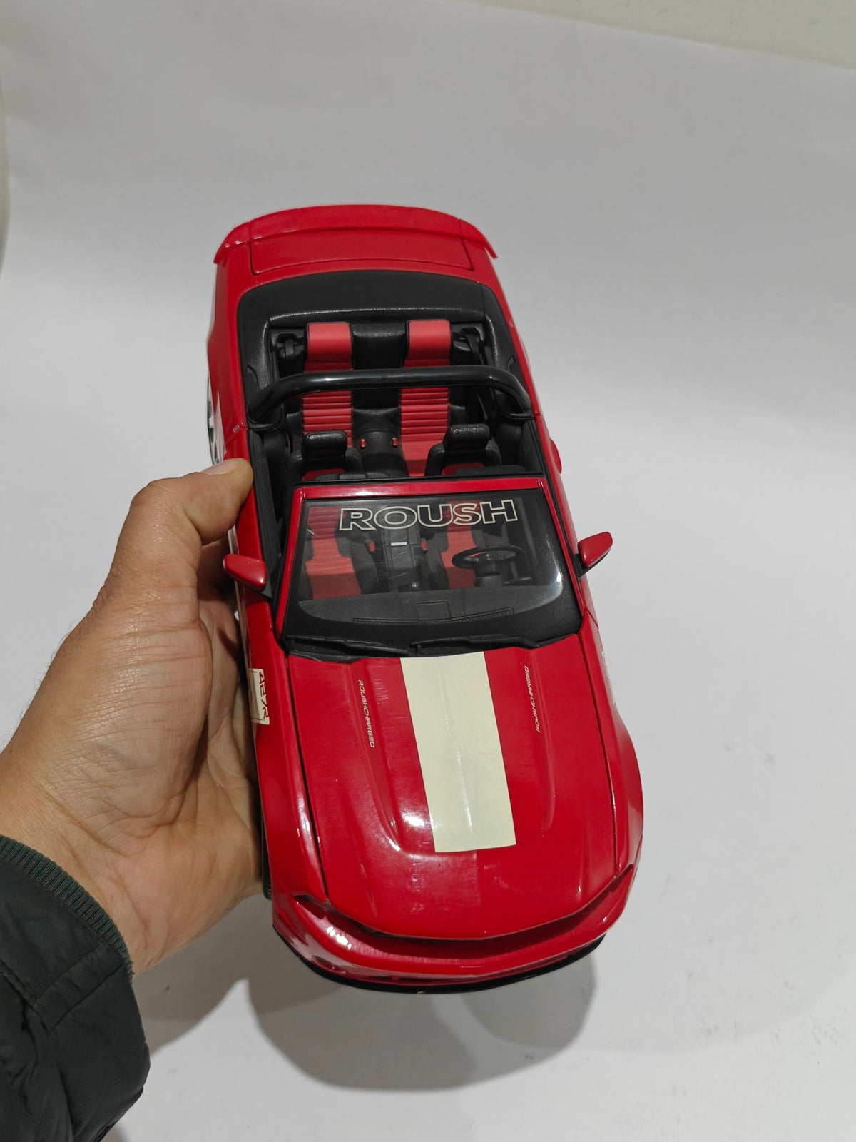 1:18 Maisto 2010 Ford Mustang Roush 427R (Pre - Owned) - Kinder Logs