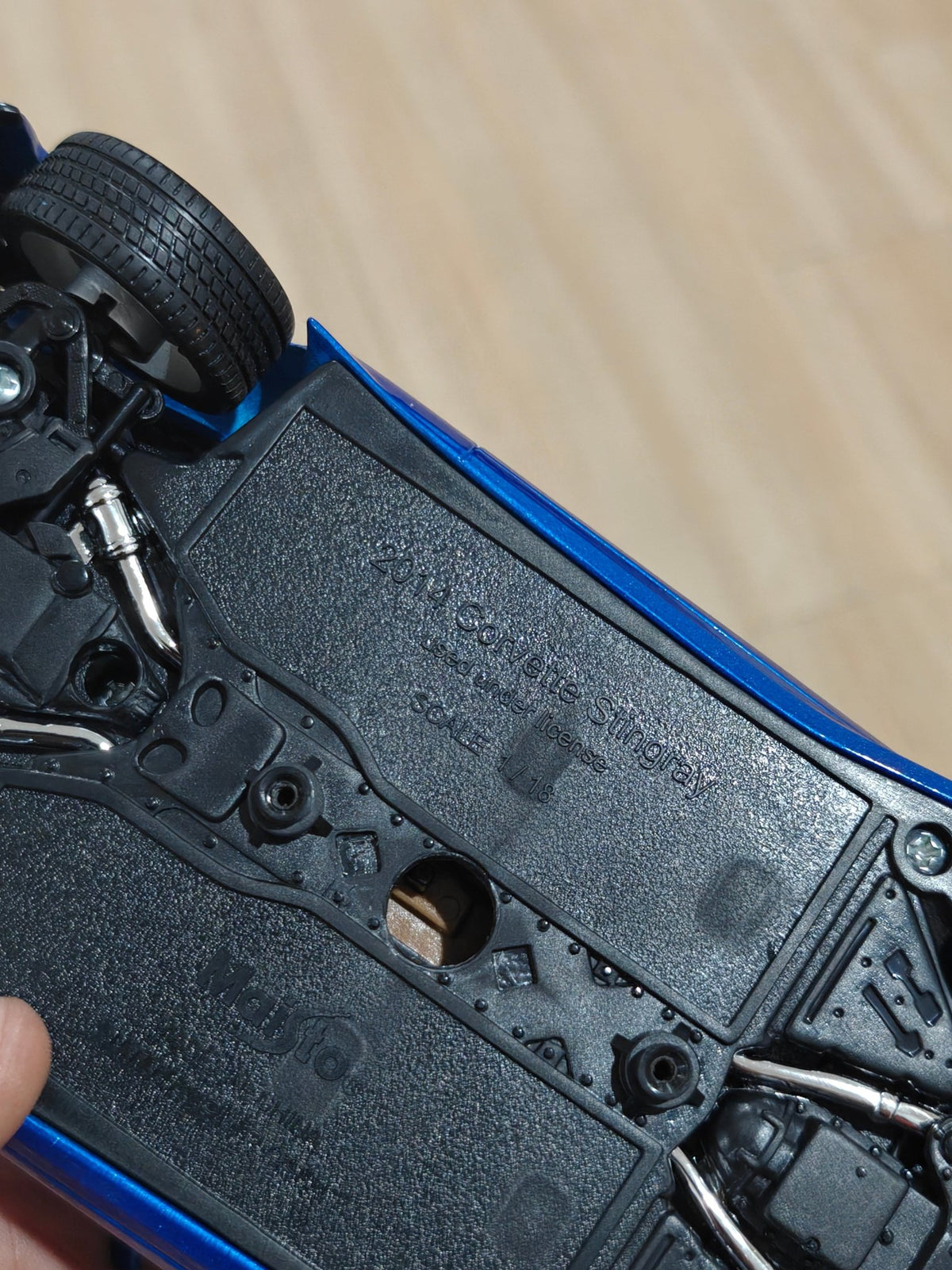 1:18 Maisto 2014 Corvette Stingray (Pre - Owned) - Kinder Logs