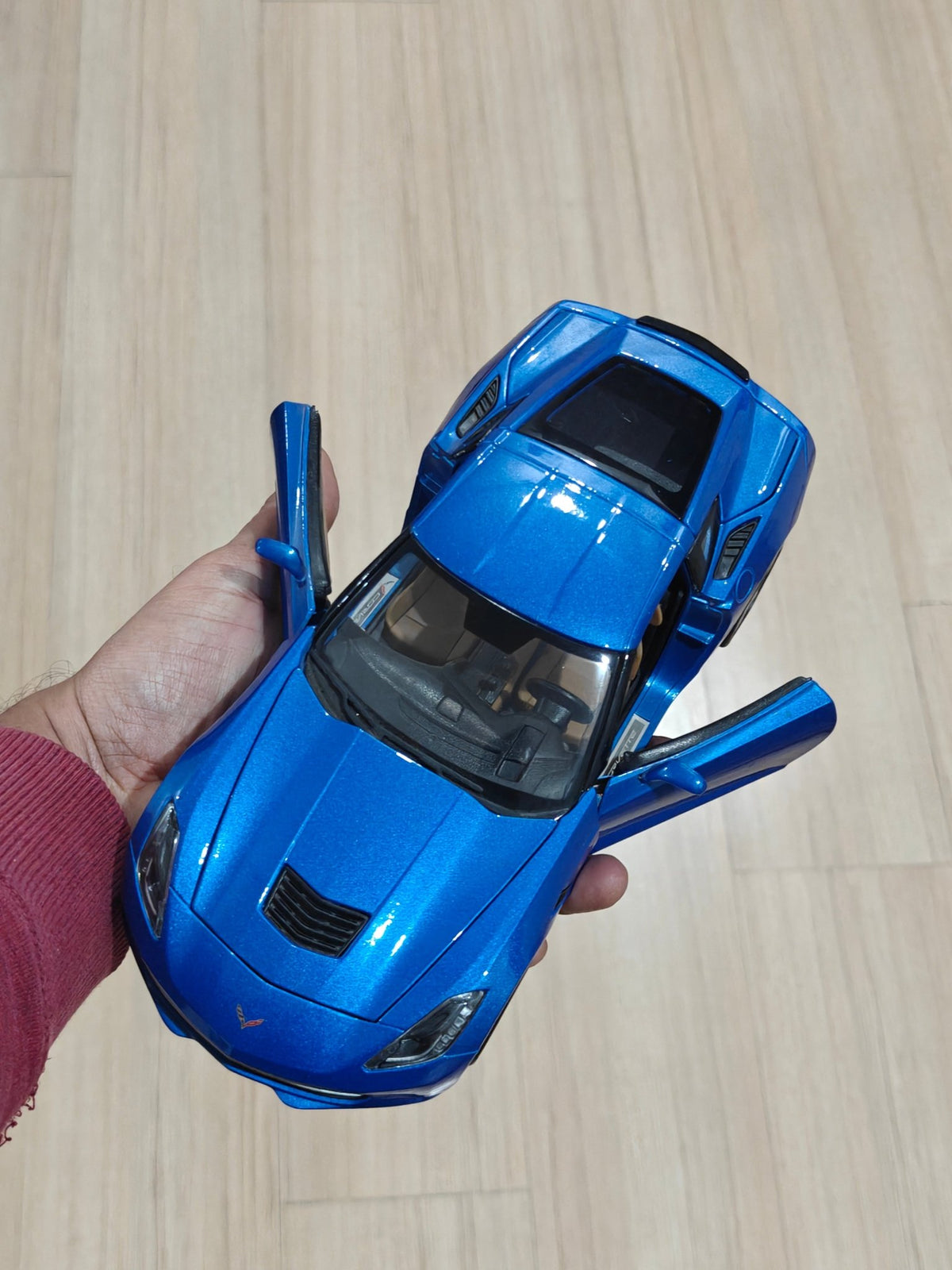 1:18 Maisto 2014 Corvette Stingray (Pre - Owned) - Kinder Logs