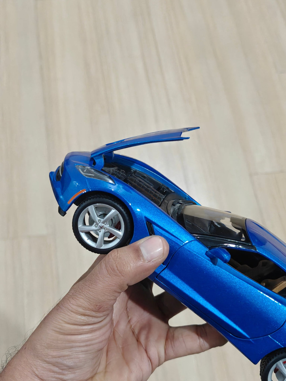 1:18 Maisto 2014 Corvette Stingray (Pre - Owned) - Kinder Logs
