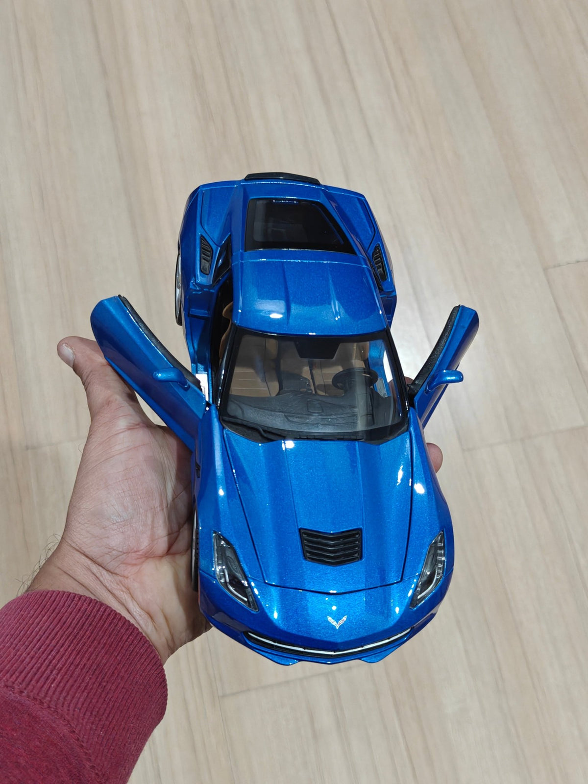 1:18 Maisto 2014 Corvette Stingray (Pre - Owned) - Kinder Logs