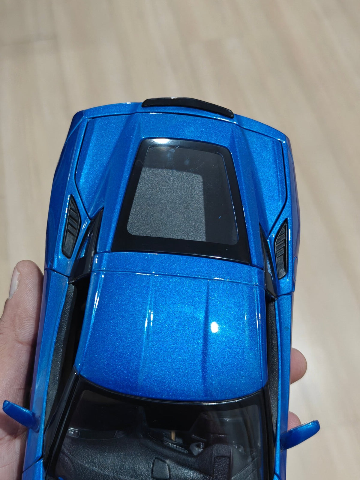1:18 Maisto 2014 Corvette Stingray (Pre - Owned) - Kinder Logs