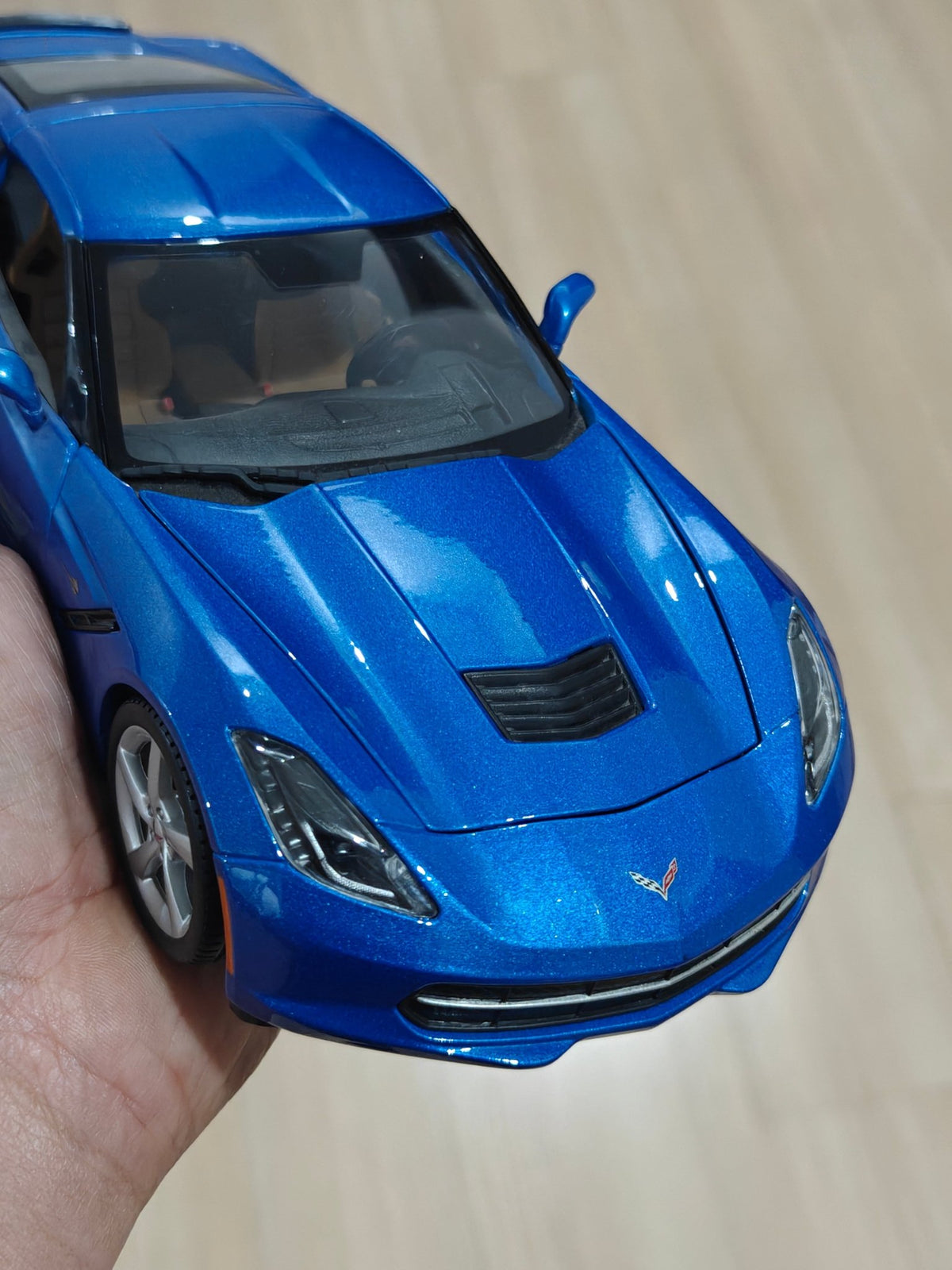 1:18 Maisto 2014 Corvette Stingray (Pre - Owned) - Kinder Logs