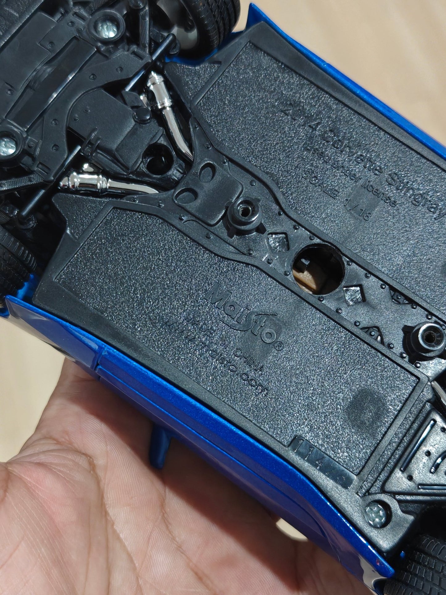 1:18 Maisto 2014 Corvette Stingray (Pre - Owned) - Kinder Logs