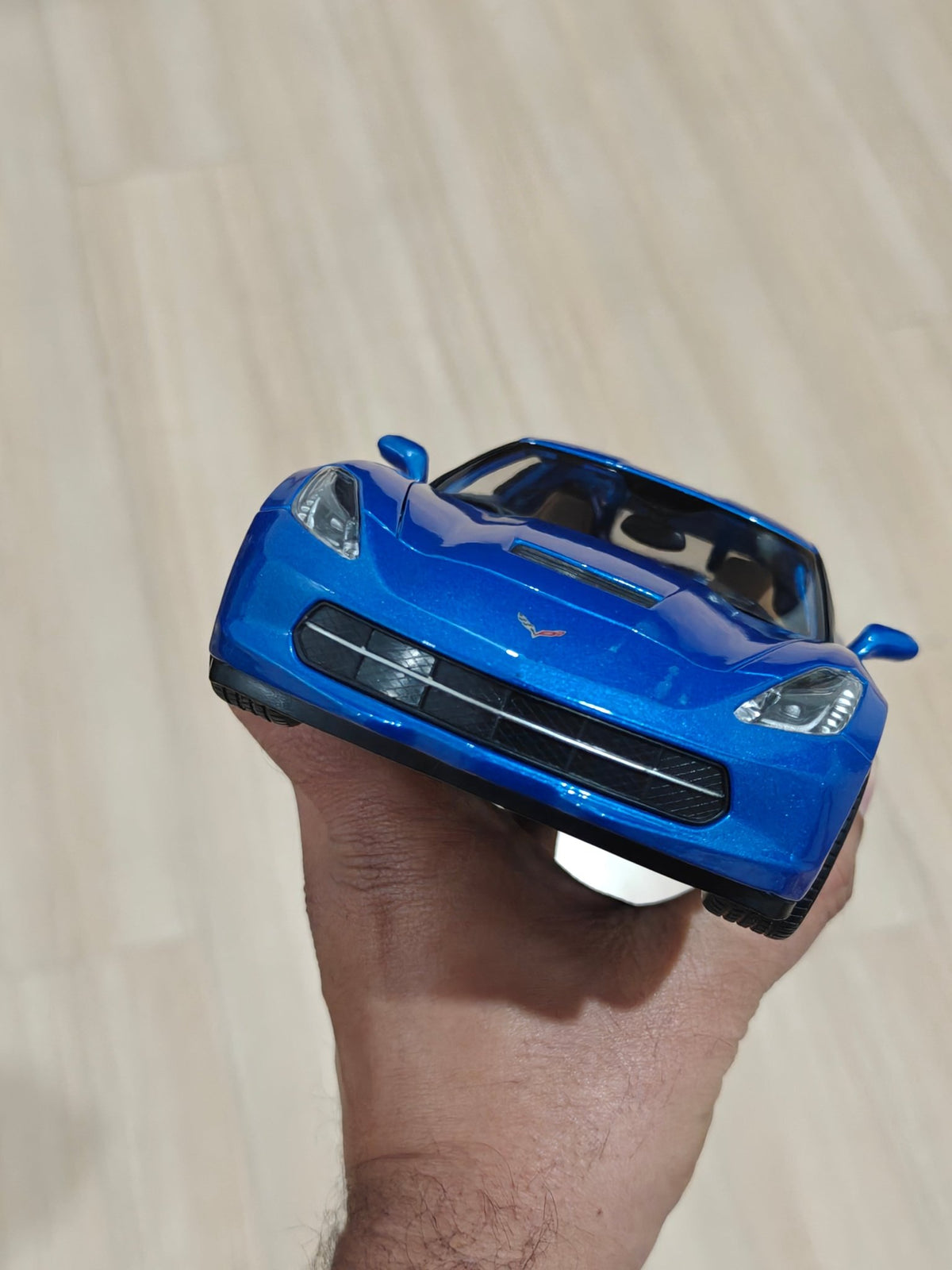 1:18 Maisto 2014 Corvette Stingray (Pre - Owned) - Kinder Logs