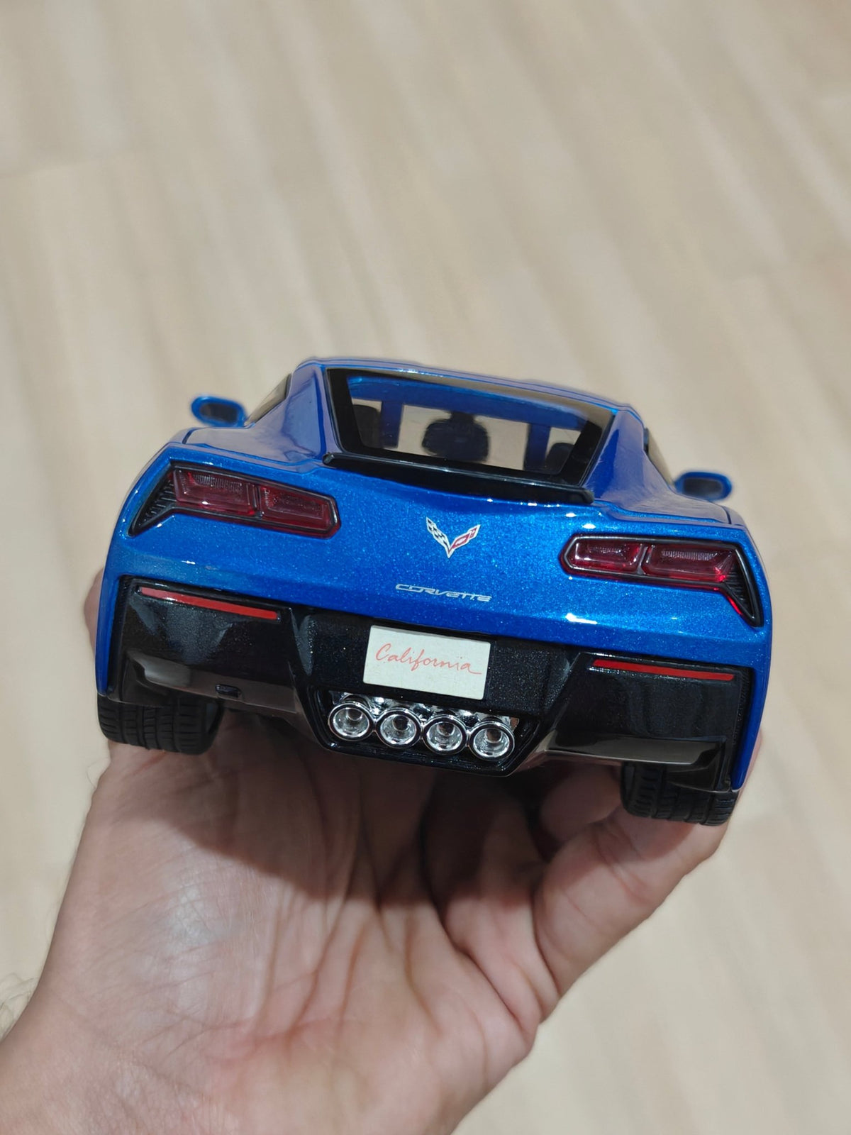 1:18 Maisto 2014 Corvette Stingray (Pre - Owned) - Kinder Logs