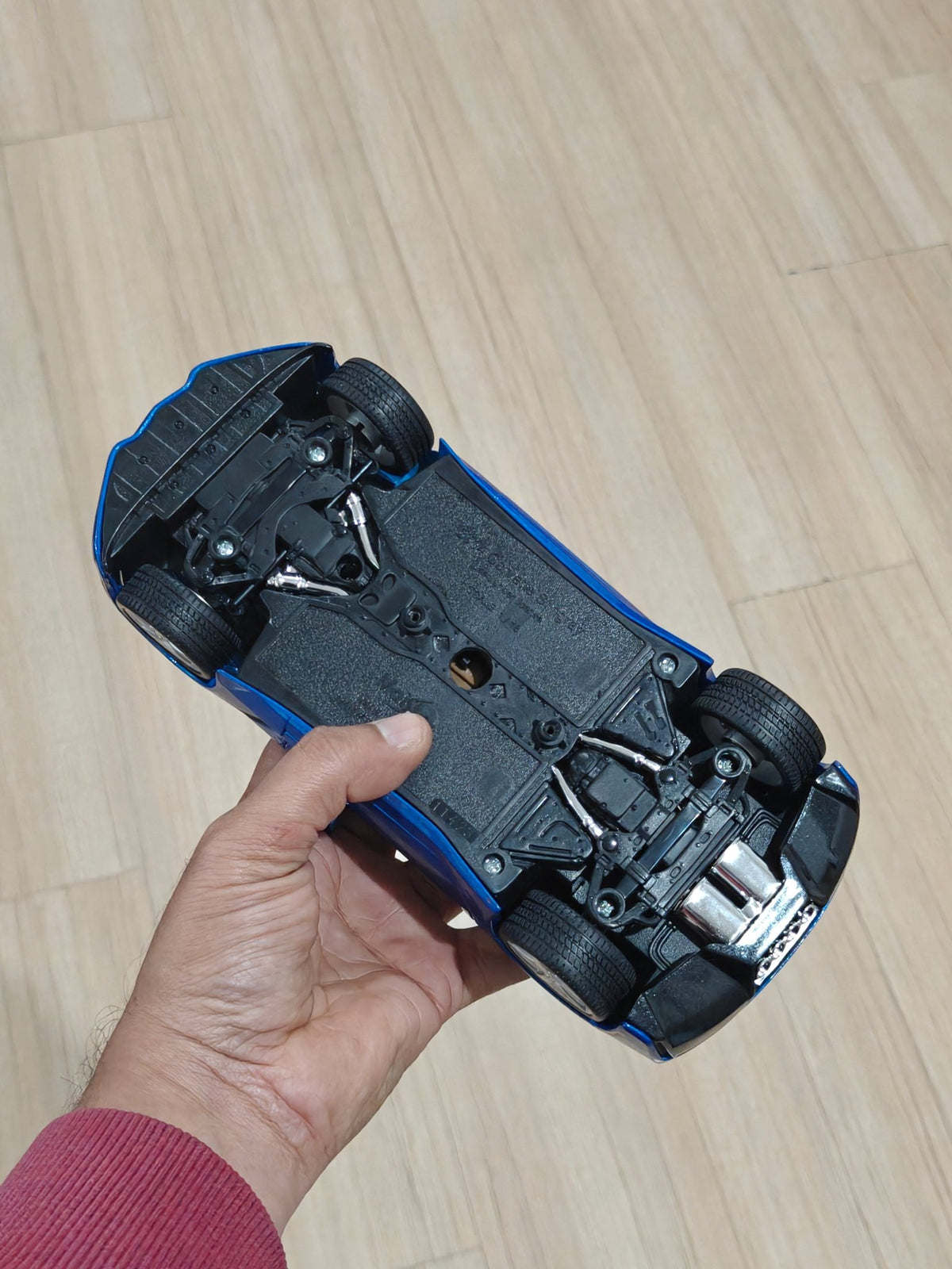 1:18 Maisto 2014 Corvette Stingray (Pre - Owned) - Kinder Logs
