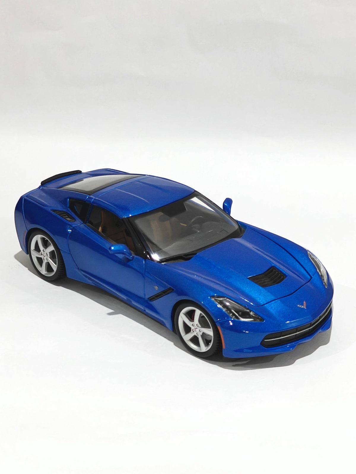 1:18 Maisto 2014 Corvette Stingray (Pre - Owned) - Kinder Logs