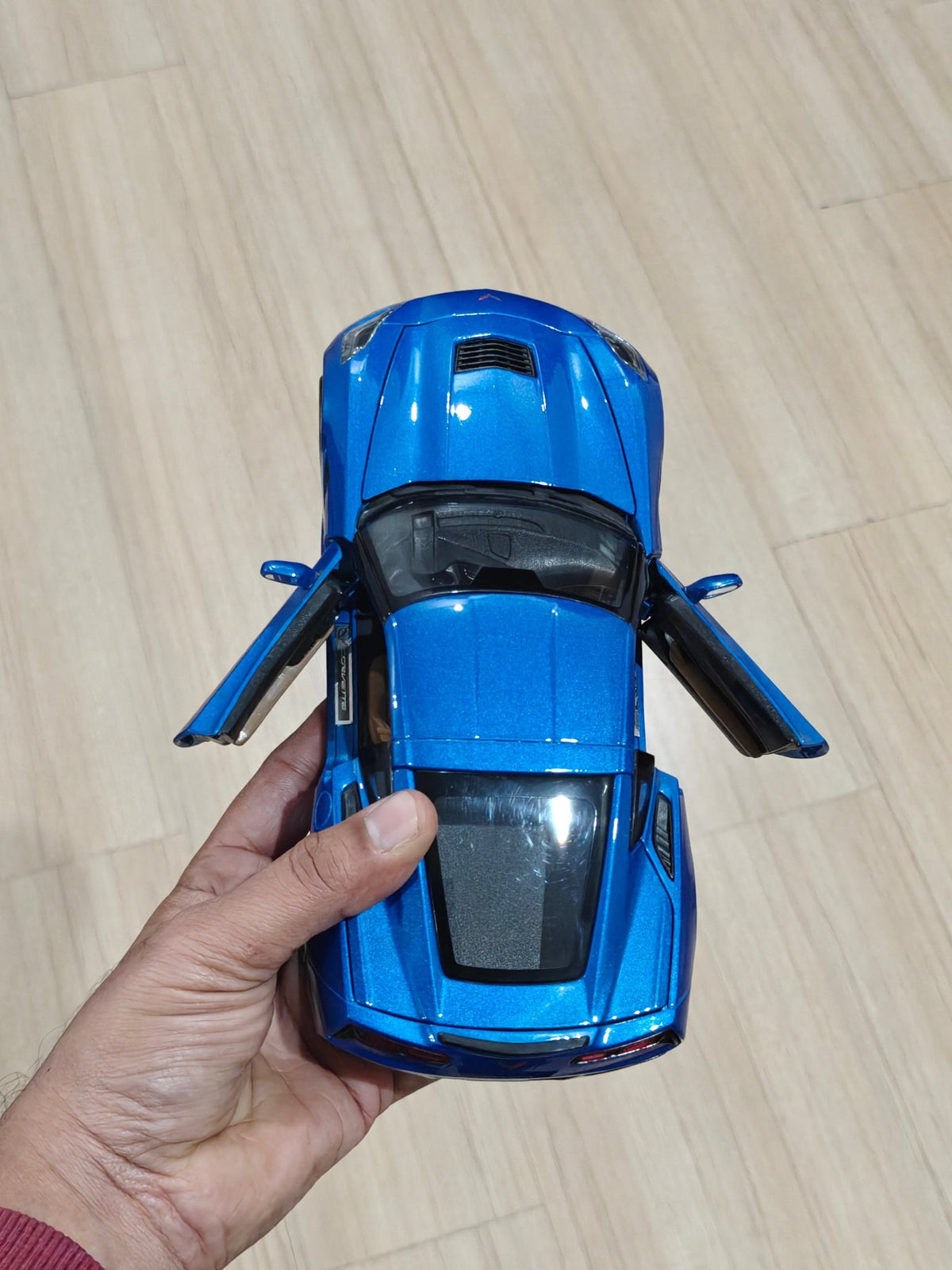 1:18 Maisto 2014 Corvette Stingray (Pre - Owned) - Kinder Logs