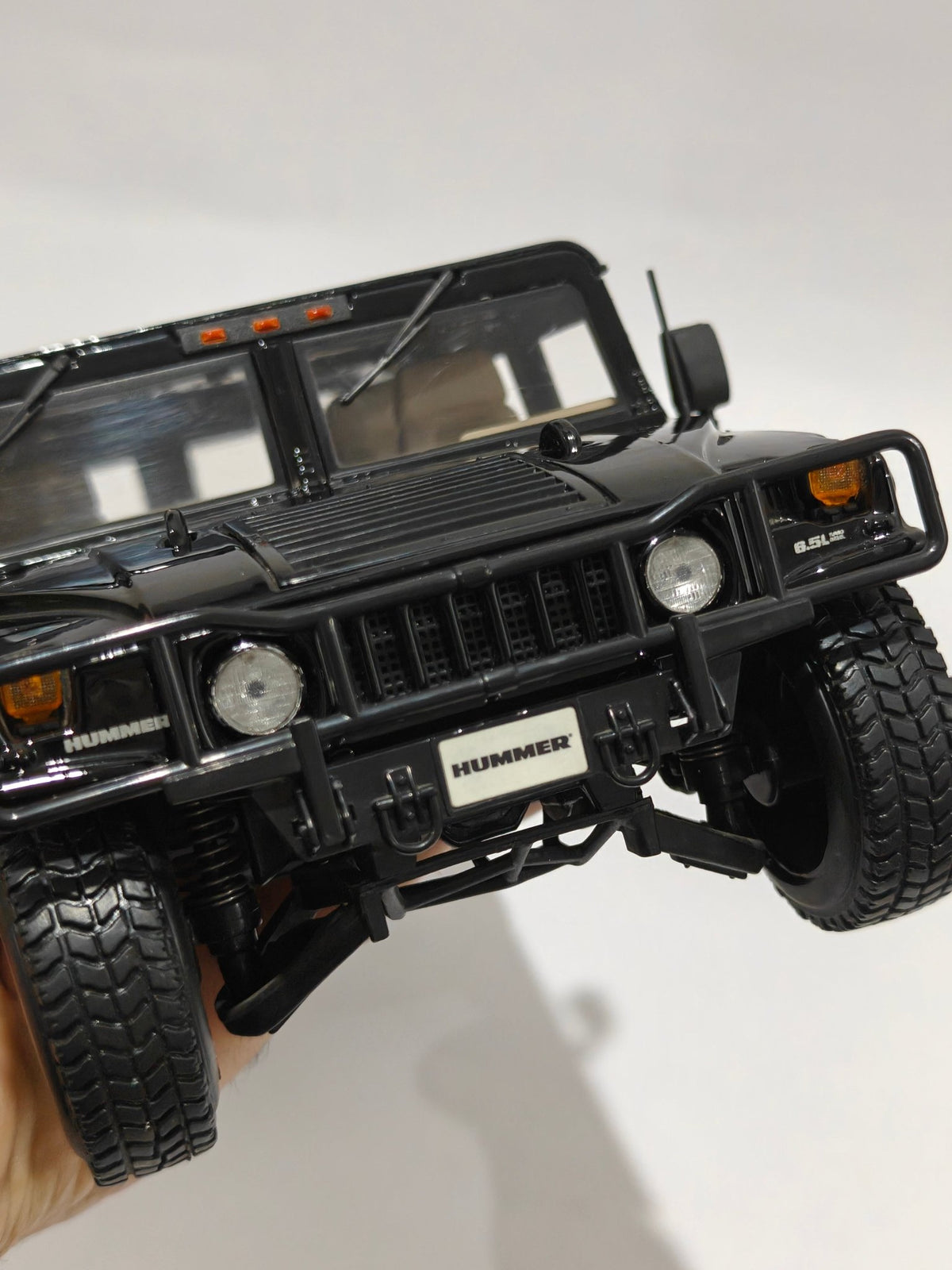 1:18 Maisto Hummer H1 (Pre - Owned) - Kinder Logs