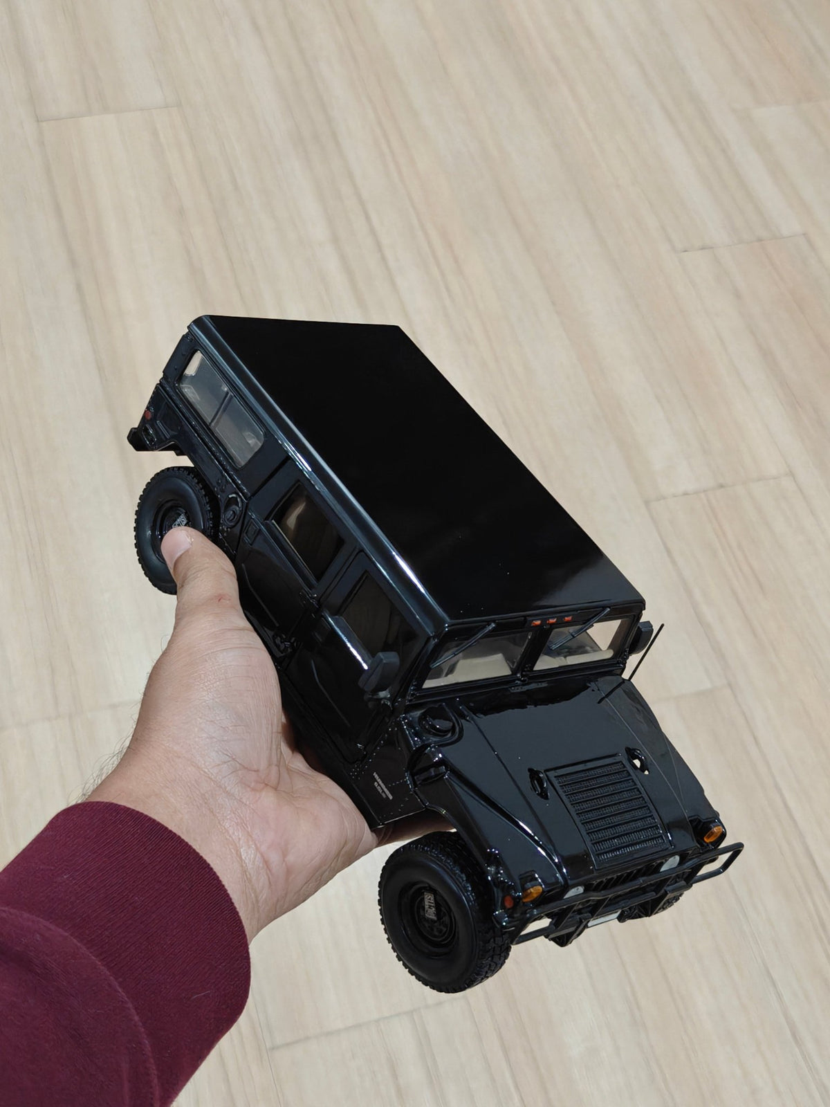 1:18 Maisto Hummer H1 (Pre - Owned) - Kinder Logs
