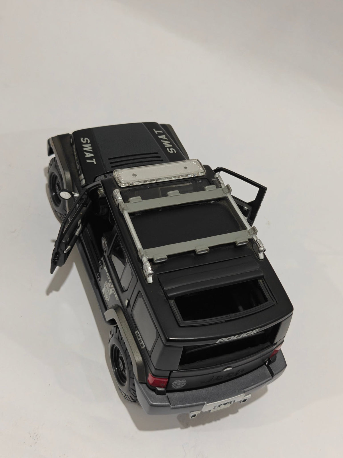 1:18 Maisto Jeep Rescue SWAT Edition (Pre - Owned) - Kinder Logs