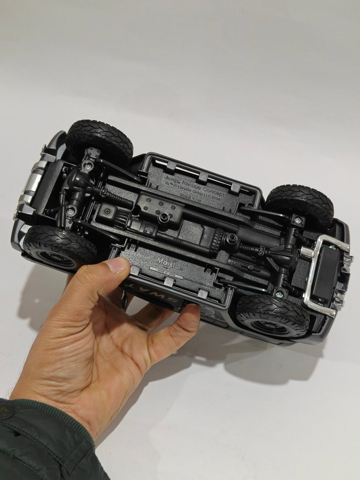 1:18 Maisto Jeep Rescue SWAT Edition (Pre - Owned) - Kinder Logs