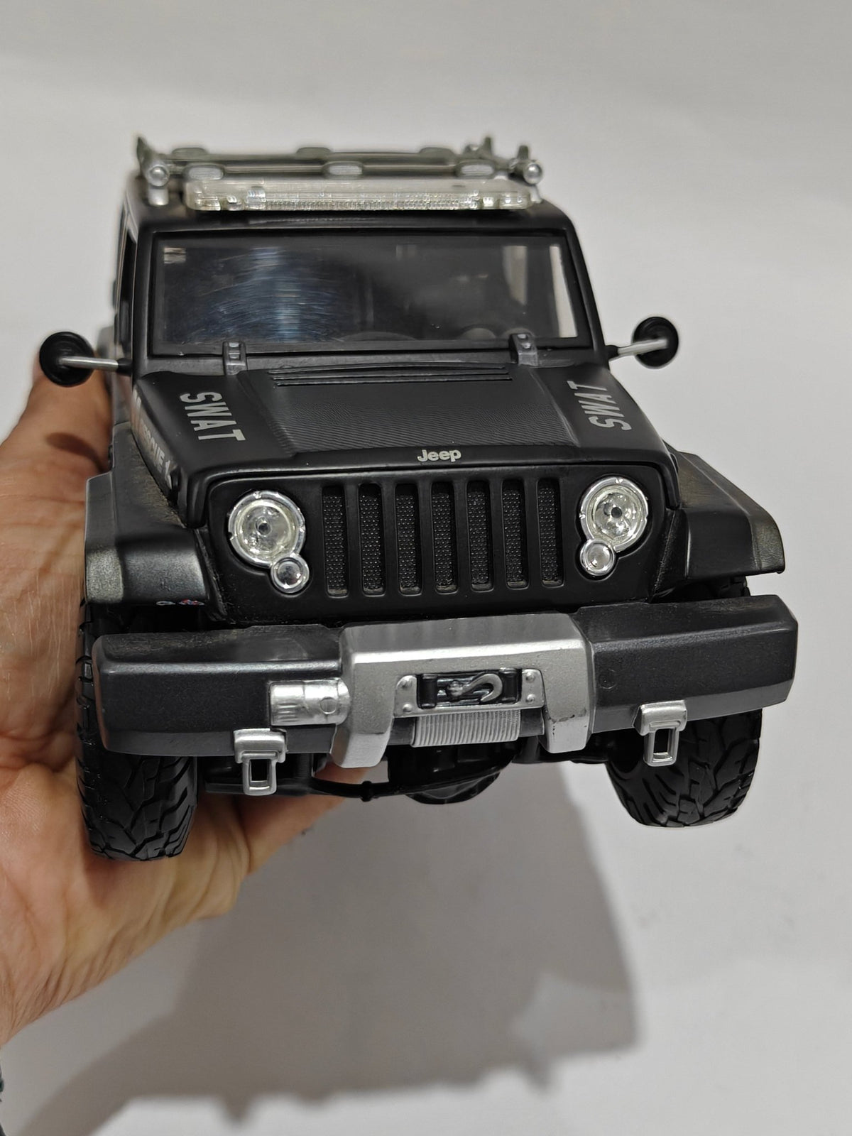 1:18 Maisto Jeep Rescue SWAT Edition (Pre - Owned) - Kinder Logs