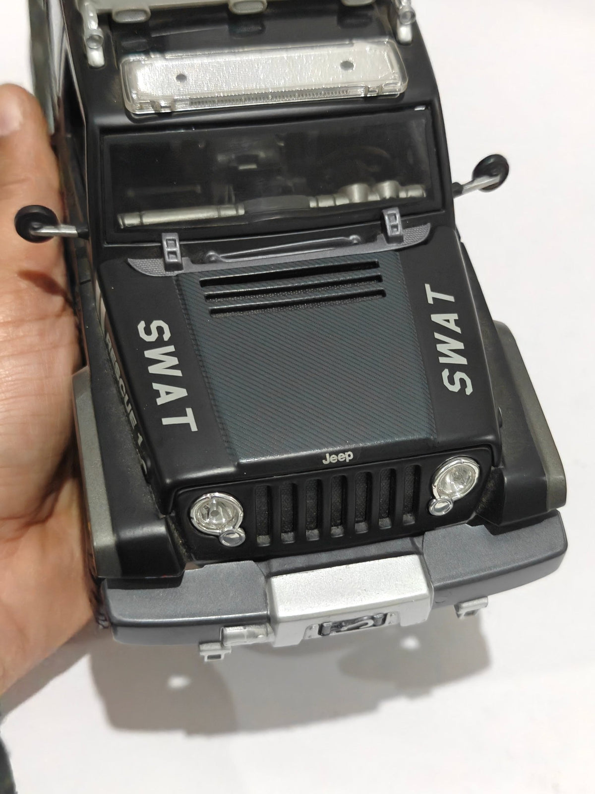 1:18 Maisto Jeep Rescue SWAT Edition (Pre - Owned) - Kinder Logs