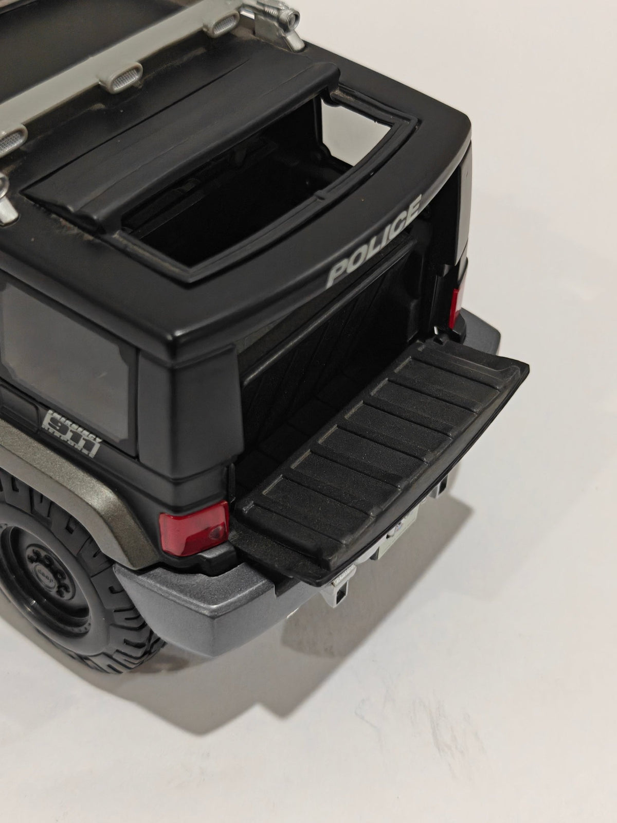 1:18 Maisto Jeep Rescue SWAT Edition (Pre - Owned) - Kinder Logs
