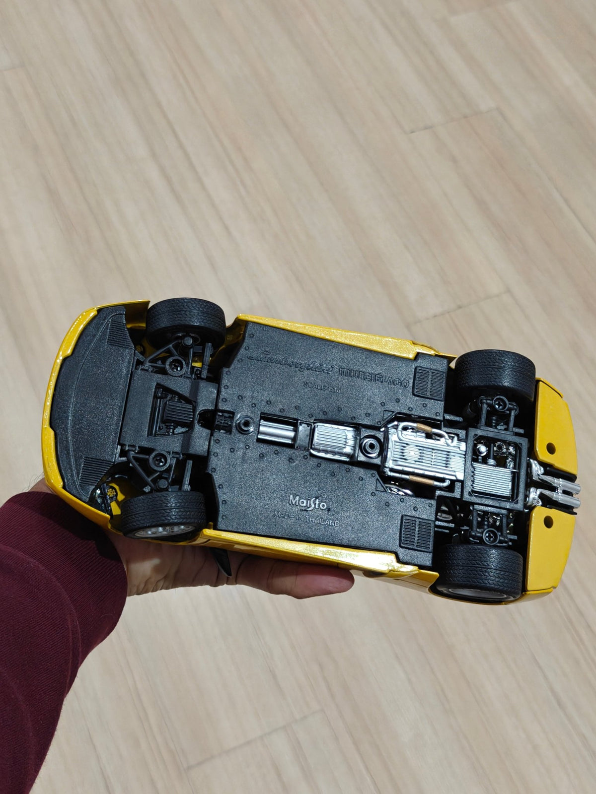 1:18 Maisto Lamborghini Murcielago - Yellow Color (Pre - Owned) - Kinder Logs