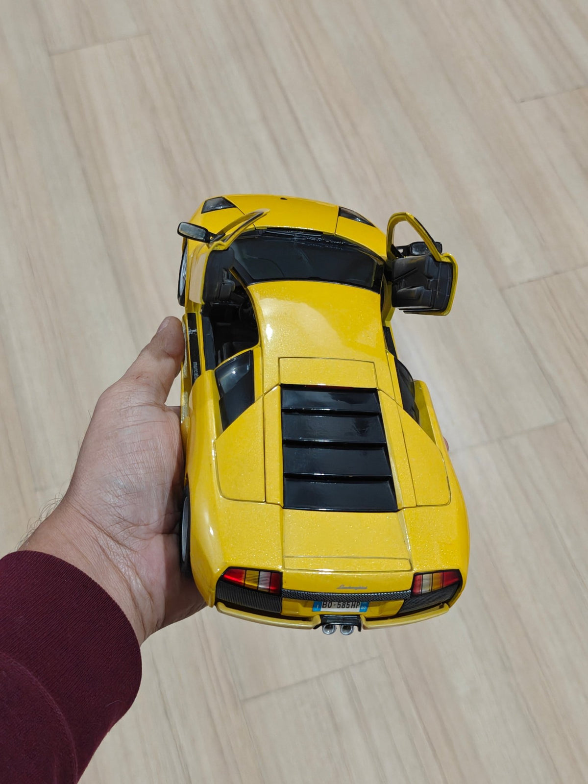 1:18 Maisto Lamborghini Murcielago - Yellow Color (Pre - Owned) - Kinder Logs