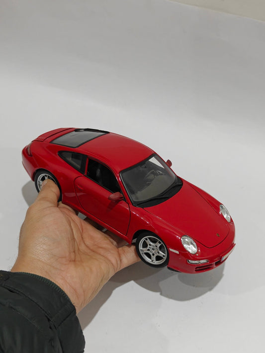 1:18 Maisto Porsche 911 Carrera (Pre - Owned) - Kinder Logs