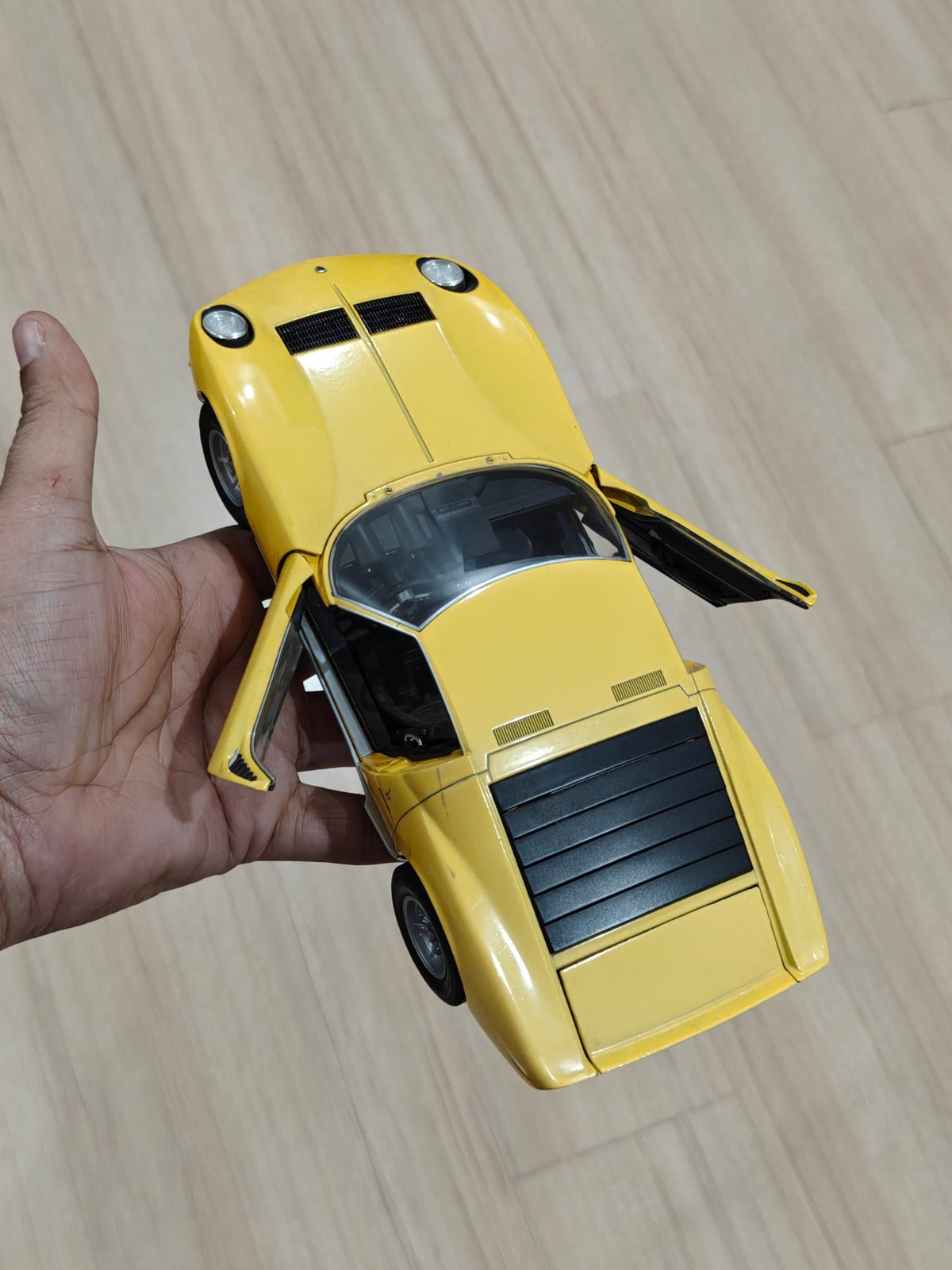 1:18 Welly Lamborghini Miura P400 SV - Yellow Color (Pre - Owned) - Kinder Logs
