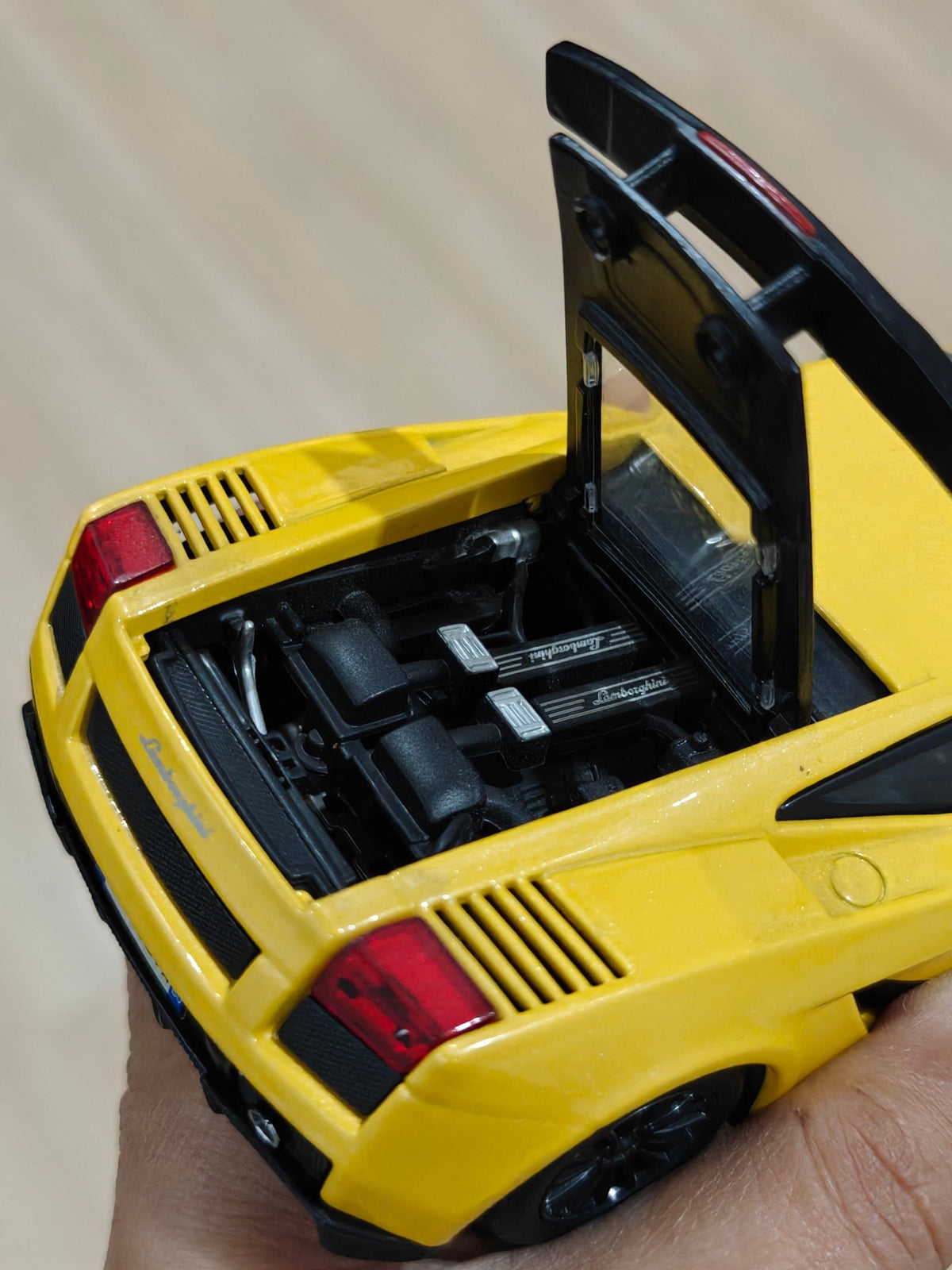 1:24 Bburago Lamborghini Gallardo Superleggera (Pre - Owned) - Kinder Logs