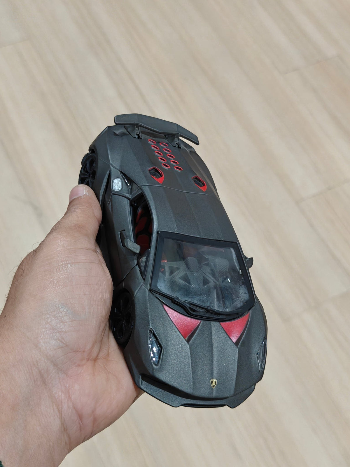 1:24 Bburago Lamborghini Sesto Elemento (Pre - Owned) - Kinder Logs